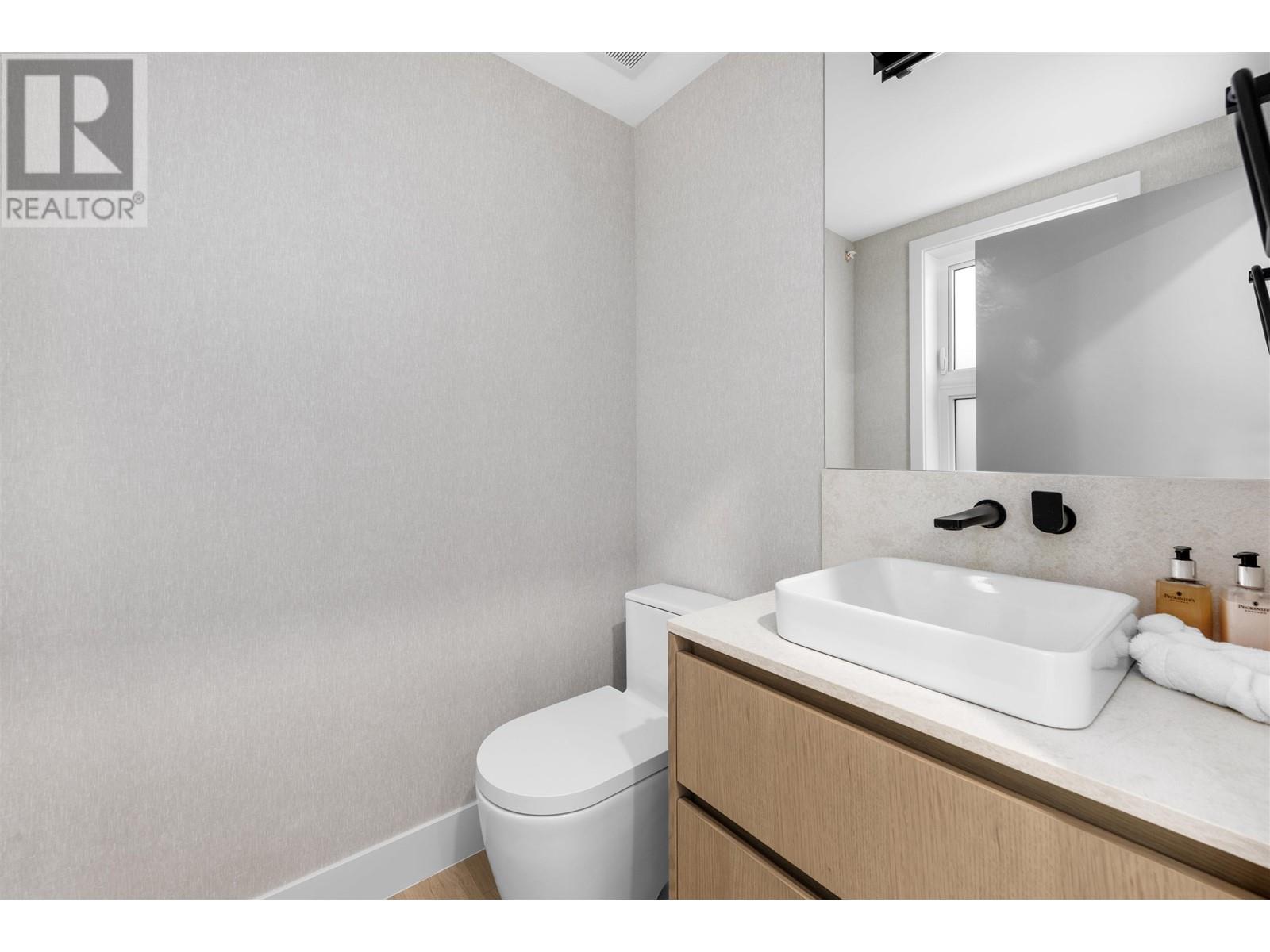 Listing Picture 17 of 39 : 1 3565 TRIUMPH STREET, Vancouver / 溫哥華 - 魯藝地產 Yvonne Lu Group - MLS Medallion Club Member