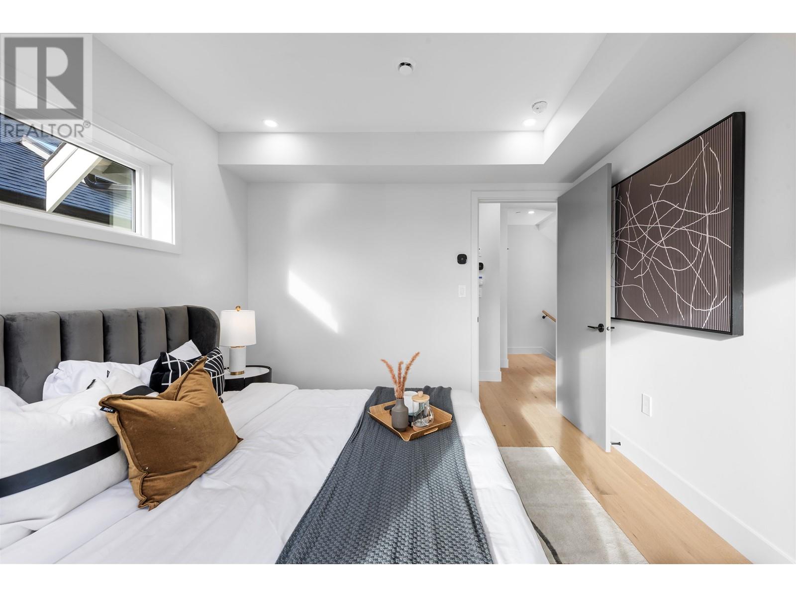 Listing Picture 19 of 39 : 1 3565 TRIUMPH STREET, Vancouver / 溫哥華 - 魯藝地產 Yvonne Lu Group - MLS Medallion Club Member