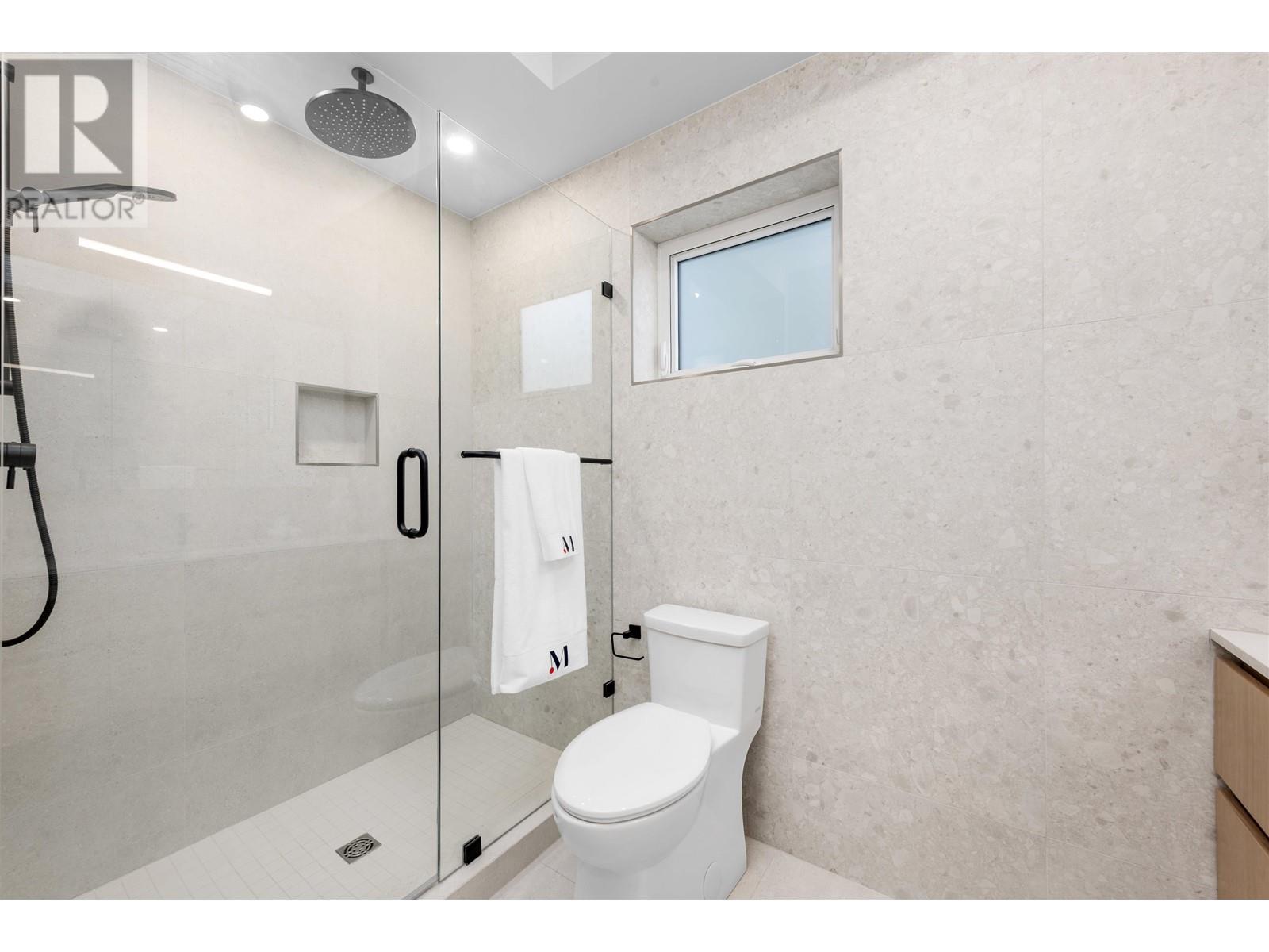 Listing Picture 22 of 39 : 1 3565 TRIUMPH STREET, Vancouver / 溫哥華 - 魯藝地產 Yvonne Lu Group - MLS Medallion Club Member