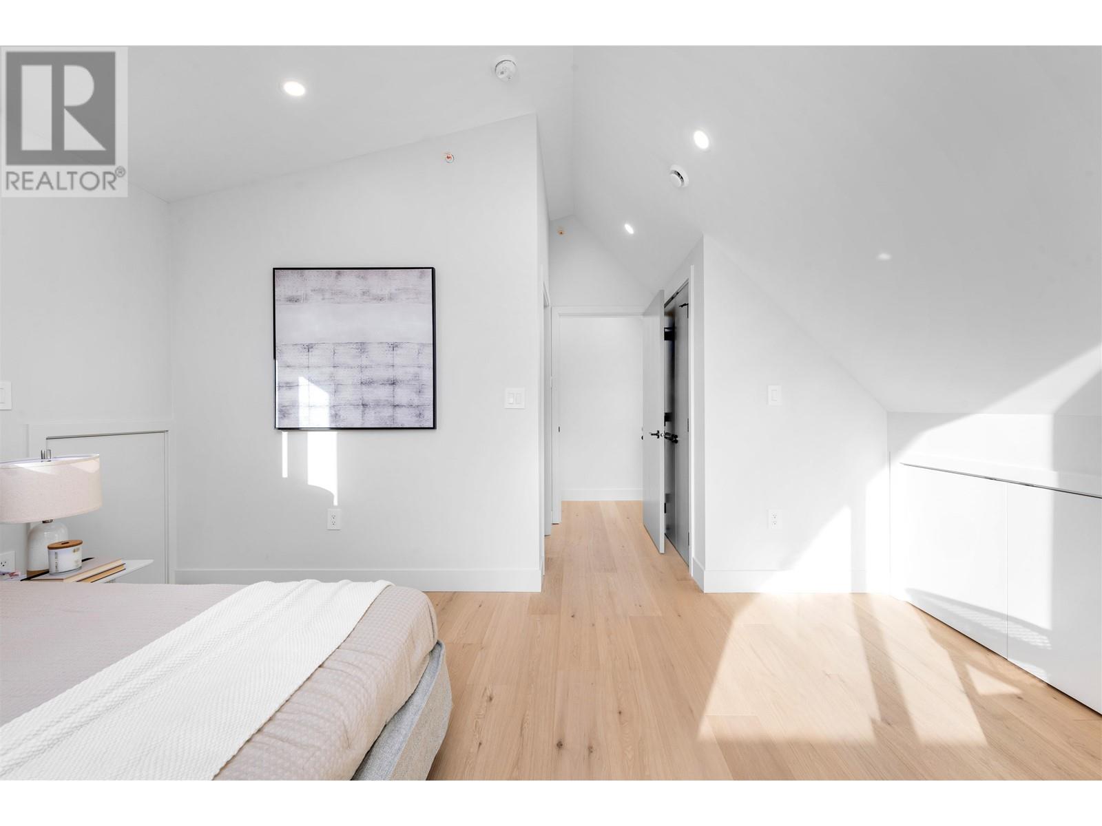 Listing Picture 30 of 39 : 1 3565 TRIUMPH STREET, Vancouver / 溫哥華 - 魯藝地產 Yvonne Lu Group - MLS Medallion Club Member