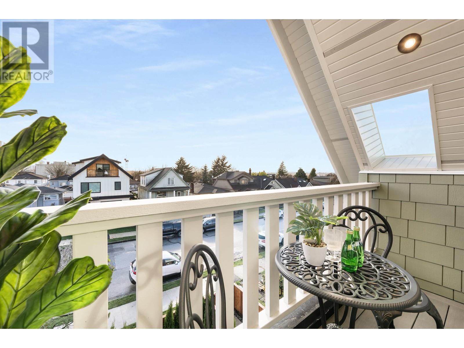 Listing Picture 32 of 39 : 1 3565 TRIUMPH STREET, Vancouver / 溫哥華 - 魯藝地產 Yvonne Lu Group - MLS Medallion Club Member