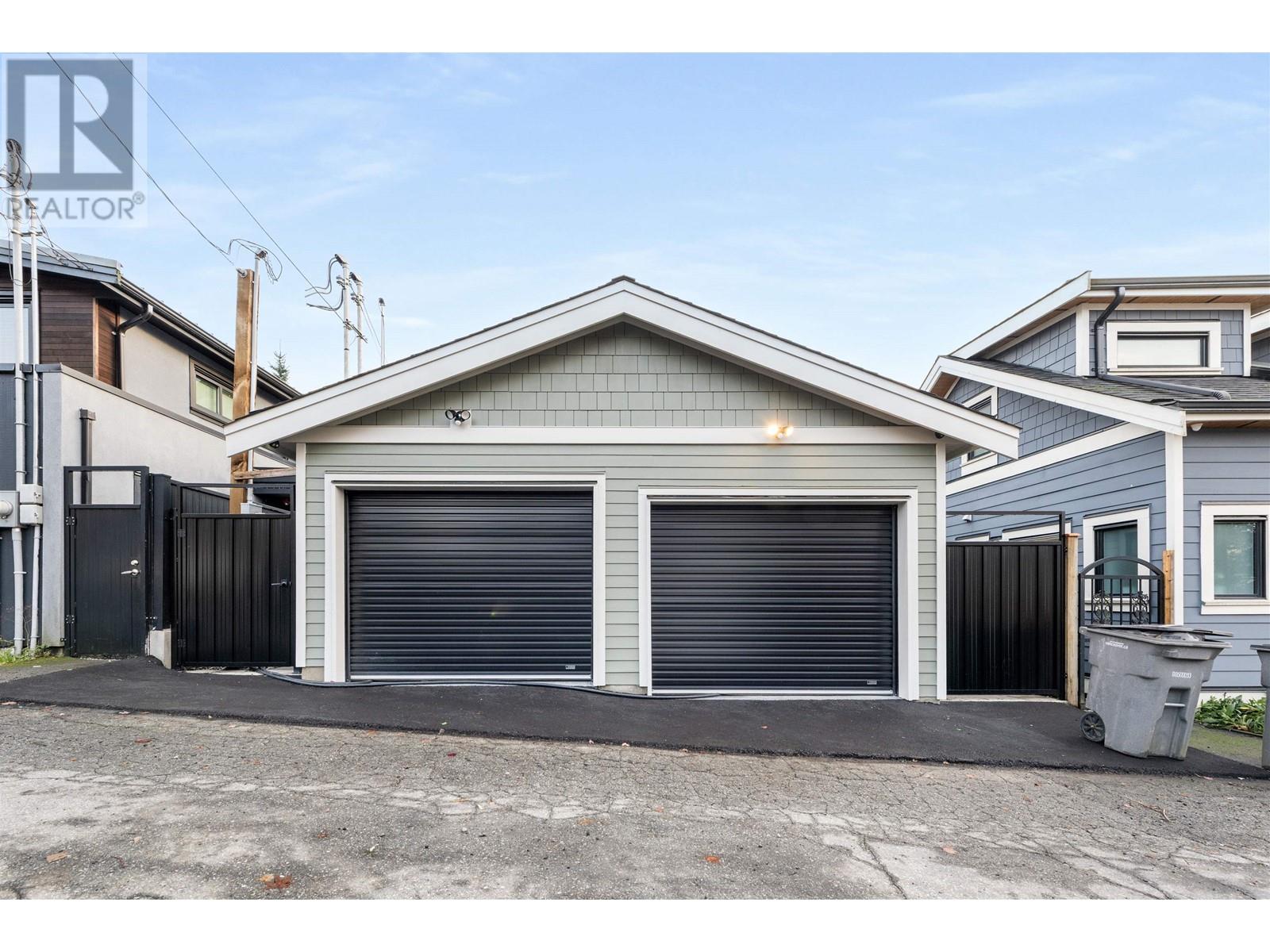 Listing Picture 35 of 39 : 1 3565 TRIUMPH STREET, Vancouver / 溫哥華 - 魯藝地產 Yvonne Lu Group - MLS Medallion Club Member