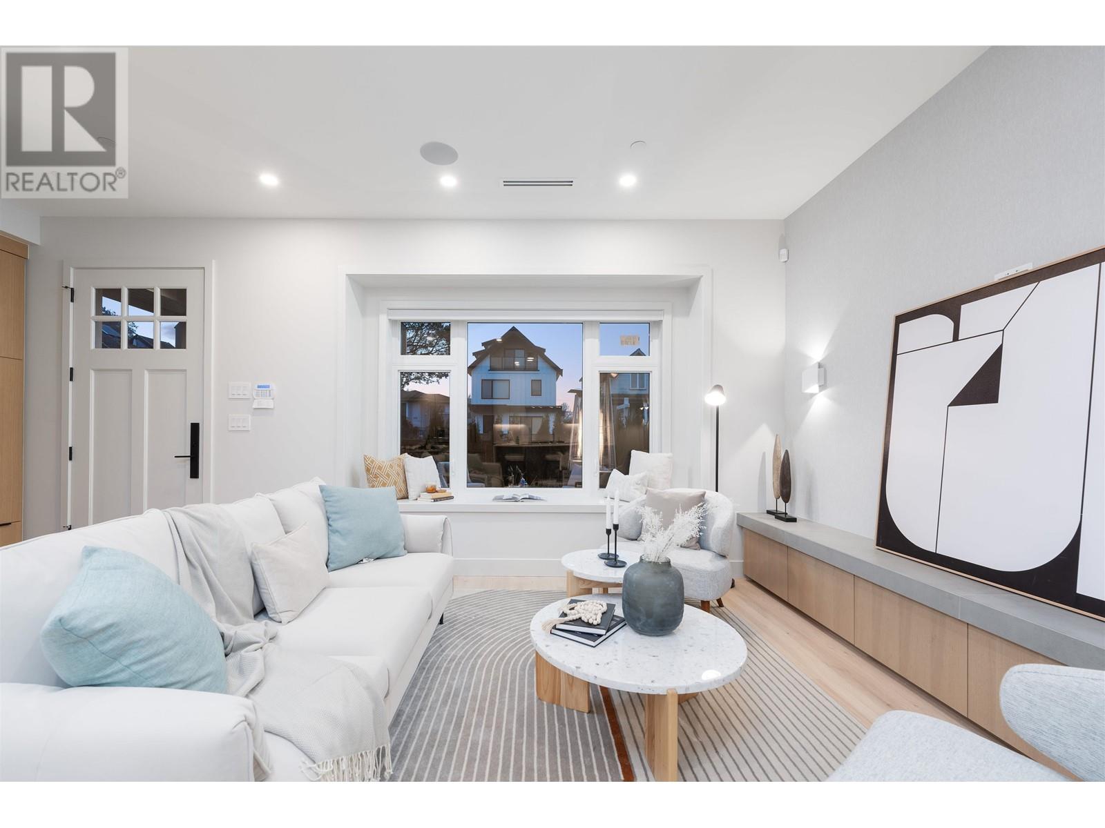 Listing Picture 8 of 39 : 1 3565 TRIUMPH STREET, Vancouver / 溫哥華 - 魯藝地產 Yvonne Lu Group - MLS Medallion Club Member