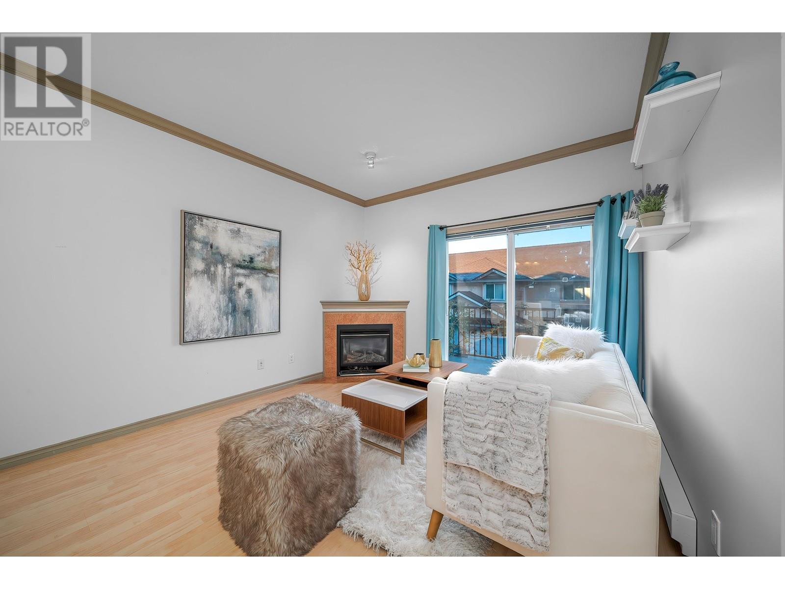 Listing Picture 4 of 22 : 15 7700 ABERCROMBIE DRIVE, Richmond / 烈治文 - 魯藝地產 Yvonne Lu Group - MLS Medallion Club Member