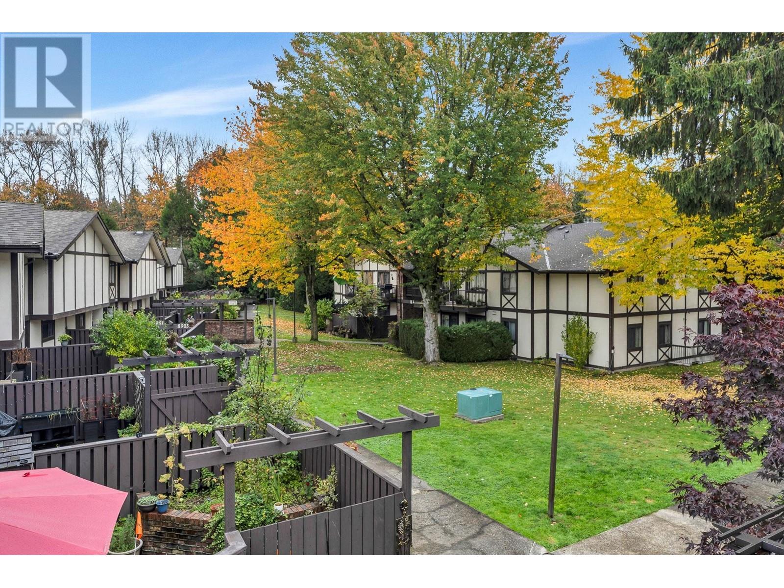 Listing Picture 2 of 36 : 8969 HORNE STREET, Burnaby / 本拿比 - 魯藝地產 Yvonne Lu Group - MLS Medallion Club Member