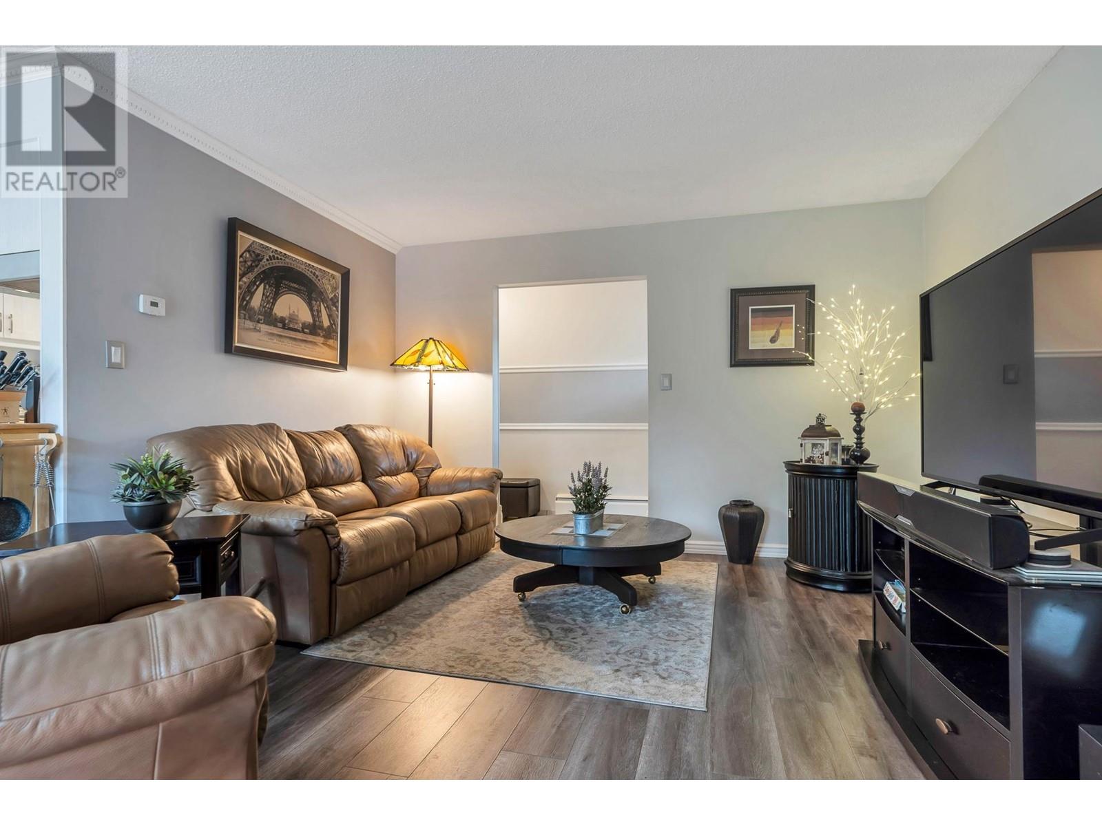 Listing Picture 4 of 36 : 8969 HORNE STREET, Burnaby / 本拿比 - 魯藝地產 Yvonne Lu Group - MLS Medallion Club Member