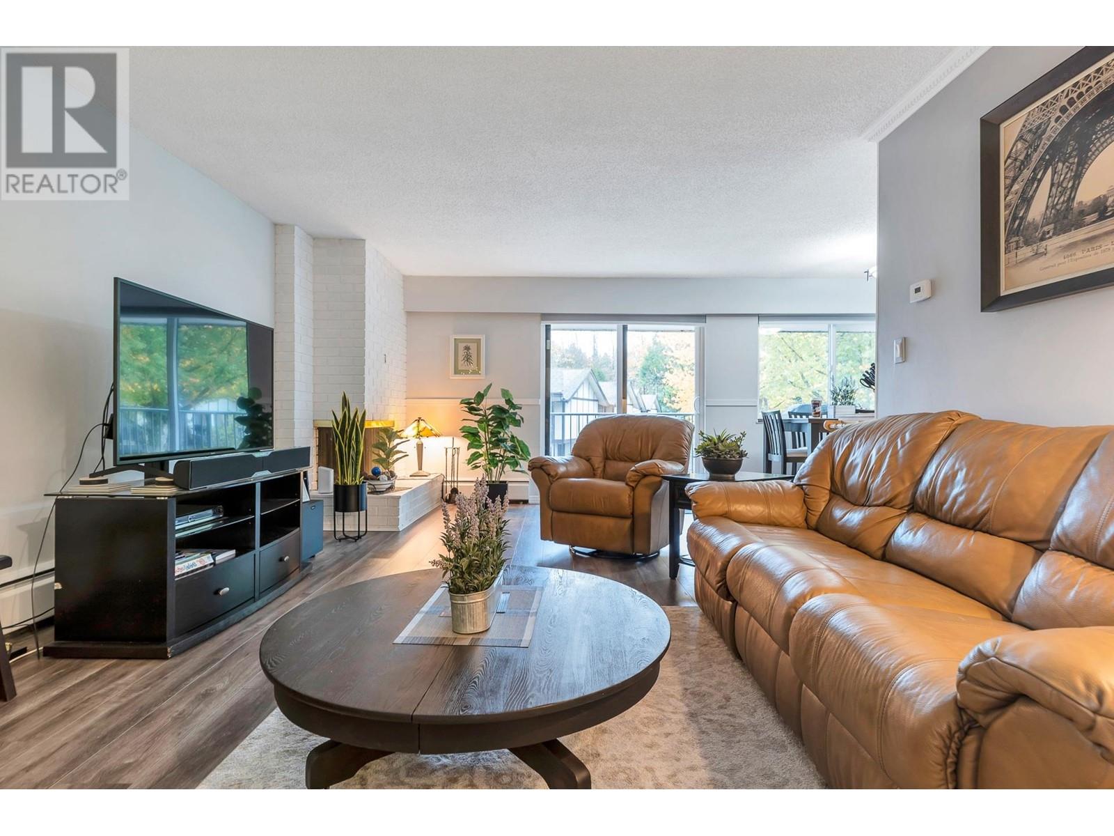 Listing Picture 3 of 36 : 8969 HORNE STREET, Burnaby / 本拿比 - 魯藝地產 Yvonne Lu Group - MLS Medallion Club Member