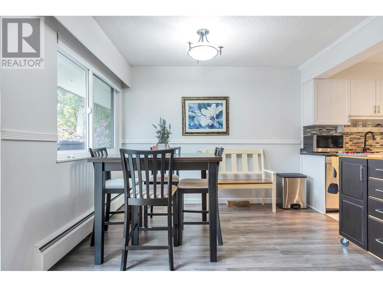 Listing Picture 8 of 36 : 8969 HORNE STREET, Burnaby / 本拿比 - 魯藝地產 Yvonne Lu Group - MLS Medallion Club Member