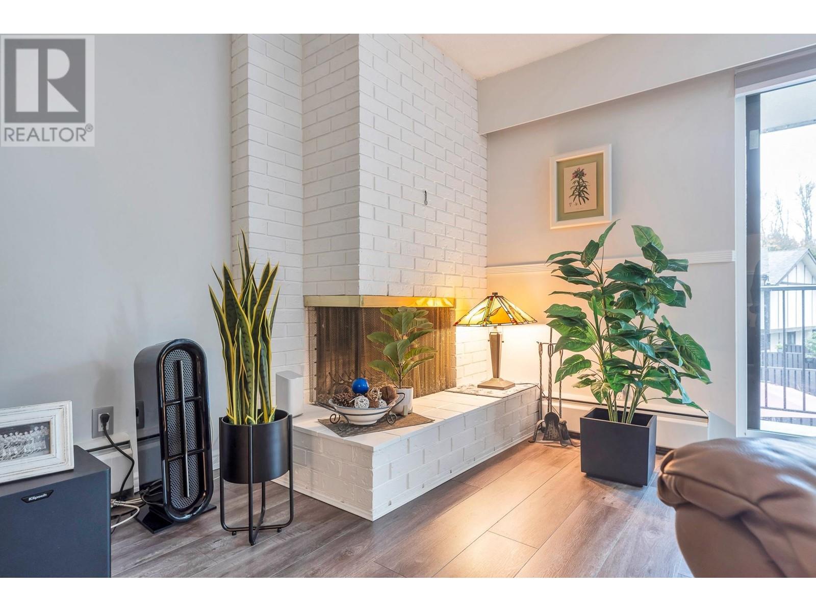 Listing Picture 6 of 36 : 8969 HORNE STREET, Burnaby / 本拿比 - 魯藝地產 Yvonne Lu Group - MLS Medallion Club Member