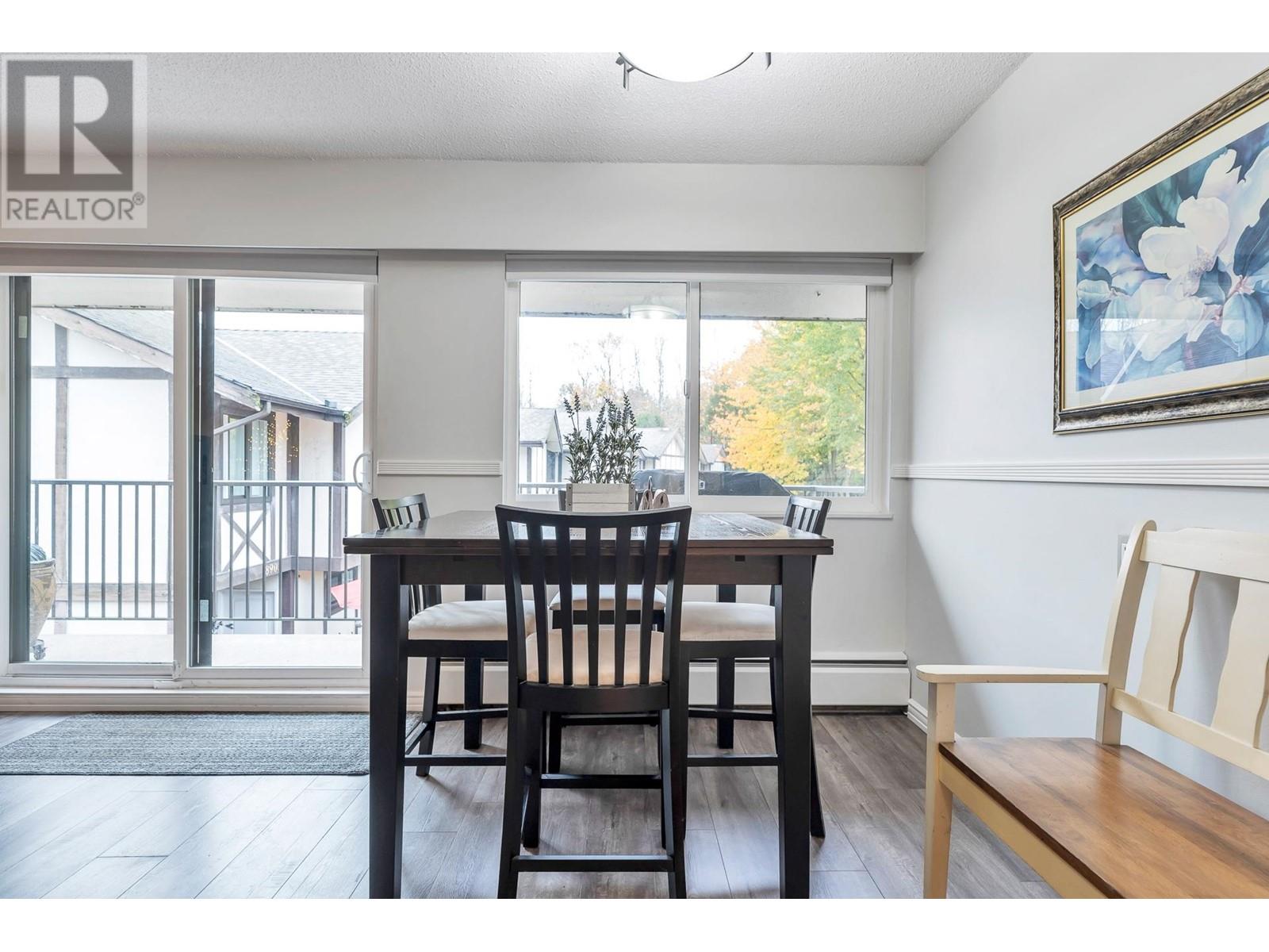 Listing Picture 9 of 36 : 8969 HORNE STREET, Burnaby / 本拿比 - 魯藝地產 Yvonne Lu Group - MLS Medallion Club Member