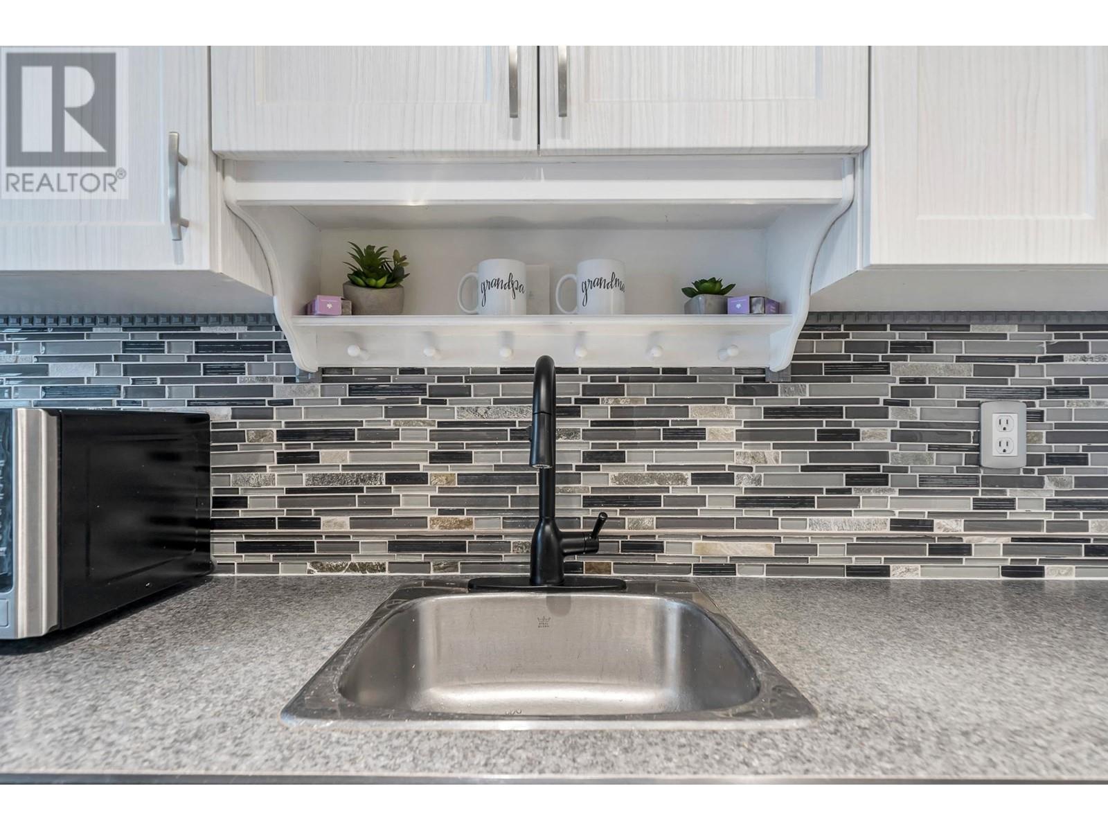 Listing Picture 14 of 36 : 8969 HORNE STREET, Burnaby / 本拿比 - 魯藝地產 Yvonne Lu Group - MLS Medallion Club Member