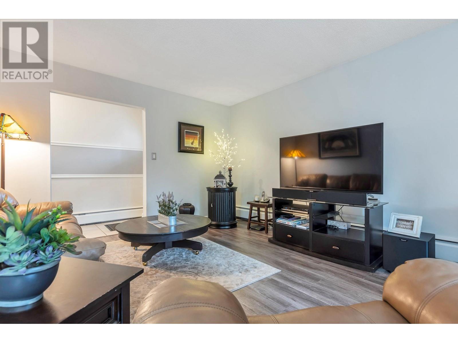 Listing Picture 5 of 36 : 8969 HORNE STREET, Burnaby / 本拿比 - 魯藝地產 Yvonne Lu Group - MLS Medallion Club Member