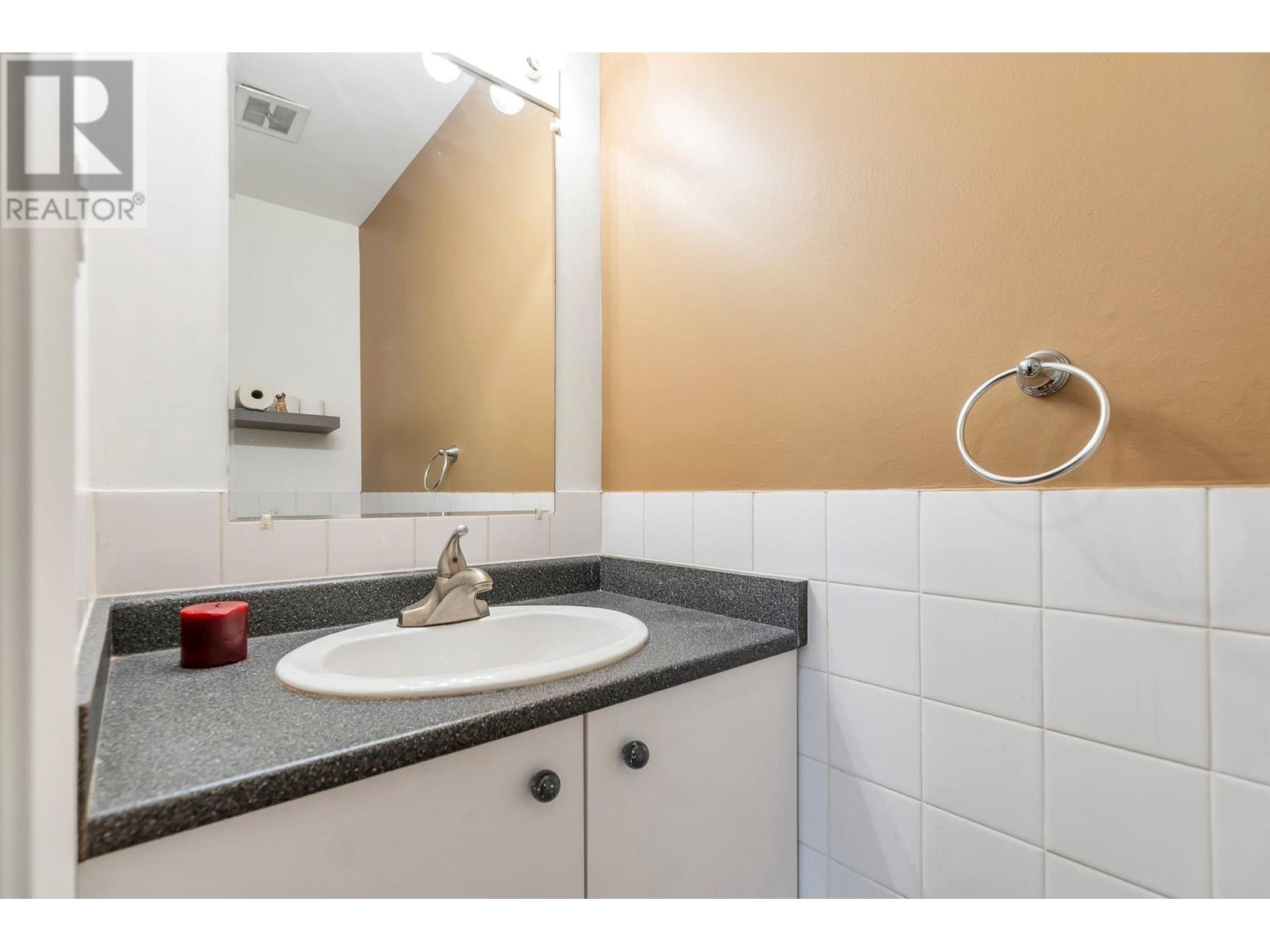 Listing Picture 25 of 36 : 8969 HORNE STREET, Burnaby / 本拿比 - 魯藝地產 Yvonne Lu Group - MLS Medallion Club Member