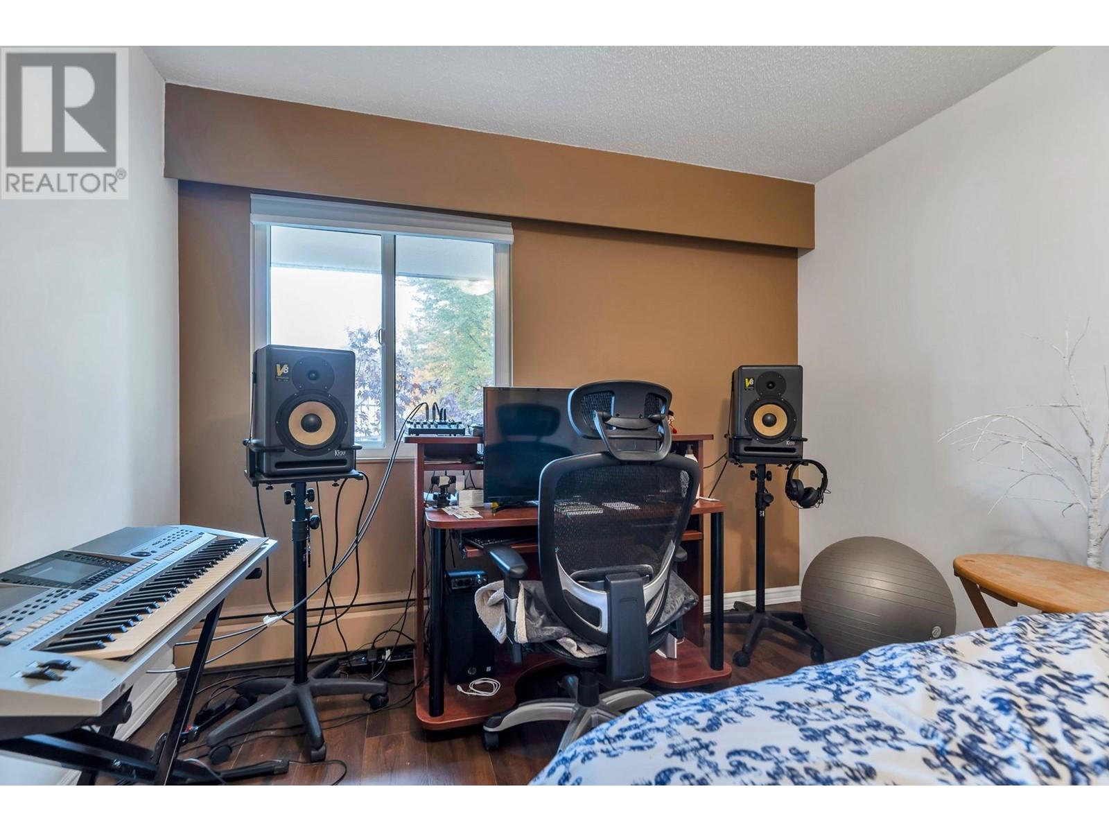 Listing Picture 18 of 36 : 8969 HORNE STREET, Burnaby / 本拿比 - 魯藝地產 Yvonne Lu Group - MLS Medallion Club Member