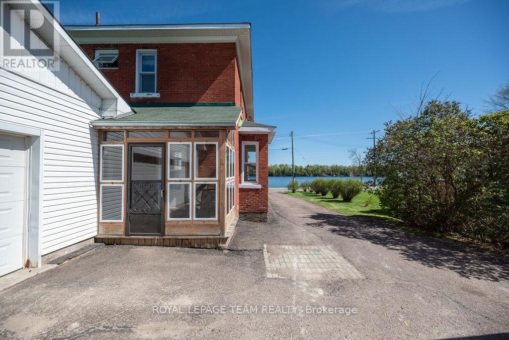 1094 Madawaska Street, Greater Madawaska, Ontario  K0J 1H0 - Photo 38 - X11821898