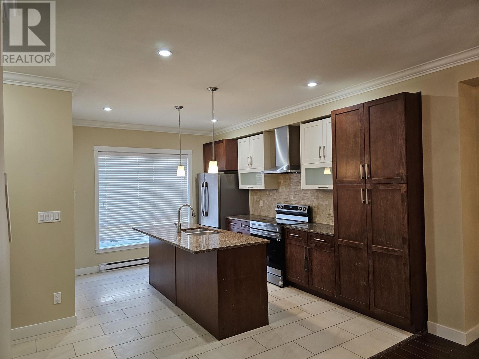 Property at 27 6199 BIRCH STREET image 3