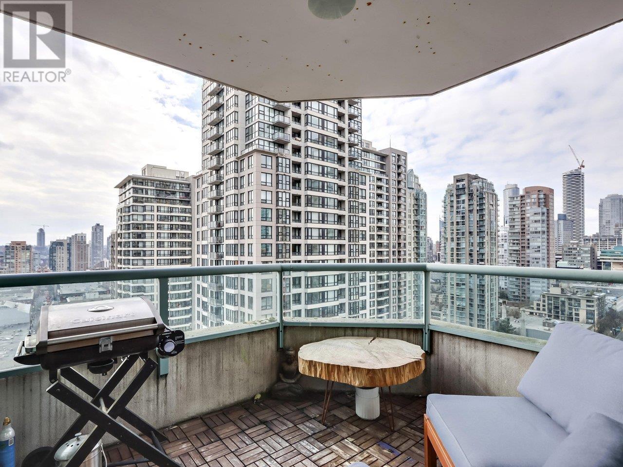 Listing Picture 15 of 21 : 1903 888 HAMILTON STREET, Vancouver / 溫哥華 - 魯藝地產 Yvonne Lu Group - MLS Medallion Club Member