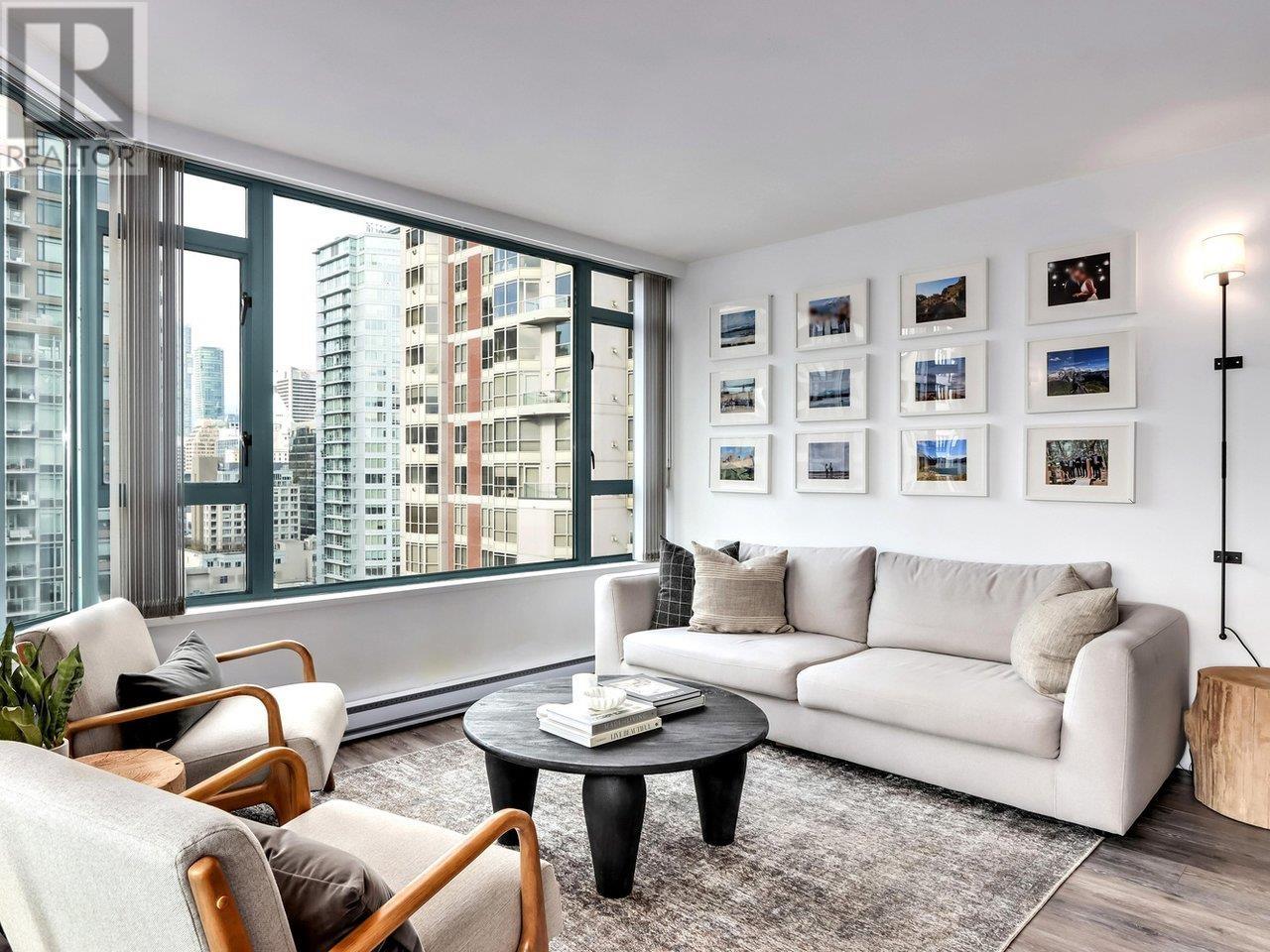 Listing Picture 3 of 21 : 1903 888 HAMILTON STREET, Vancouver / 溫哥華 - 魯藝地產 Yvonne Lu Group - MLS Medallion Club Member