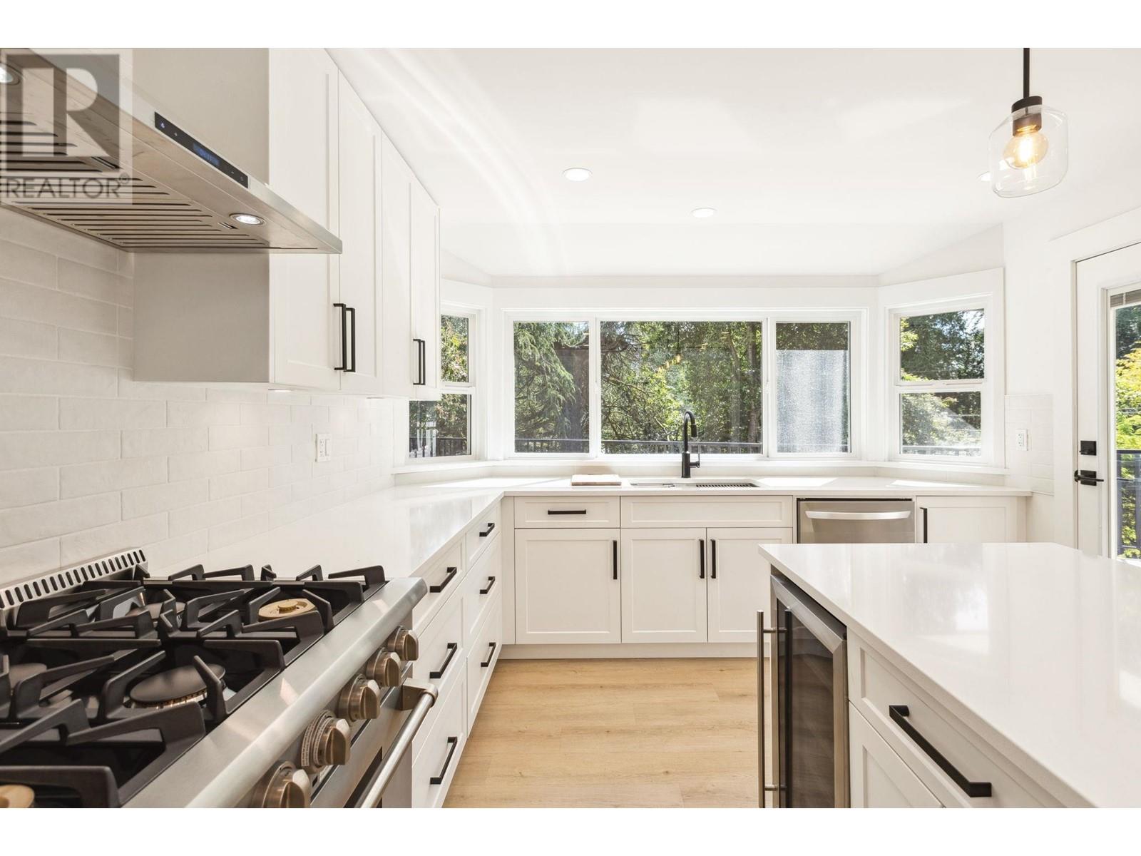 4990 Water Lane, West Vancouver, British Columbia  V7W 1K5 - Photo 6 - R2961648