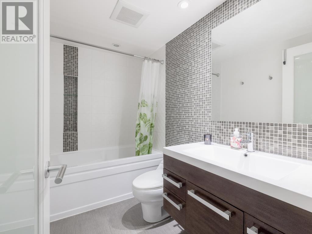 Listing Picture 8 of 33 : 104 925 W 15TH AVENUE, Vancouver / 溫哥華 - 魯藝地產 Yvonne Lu Group - MLS Medallion Club Member