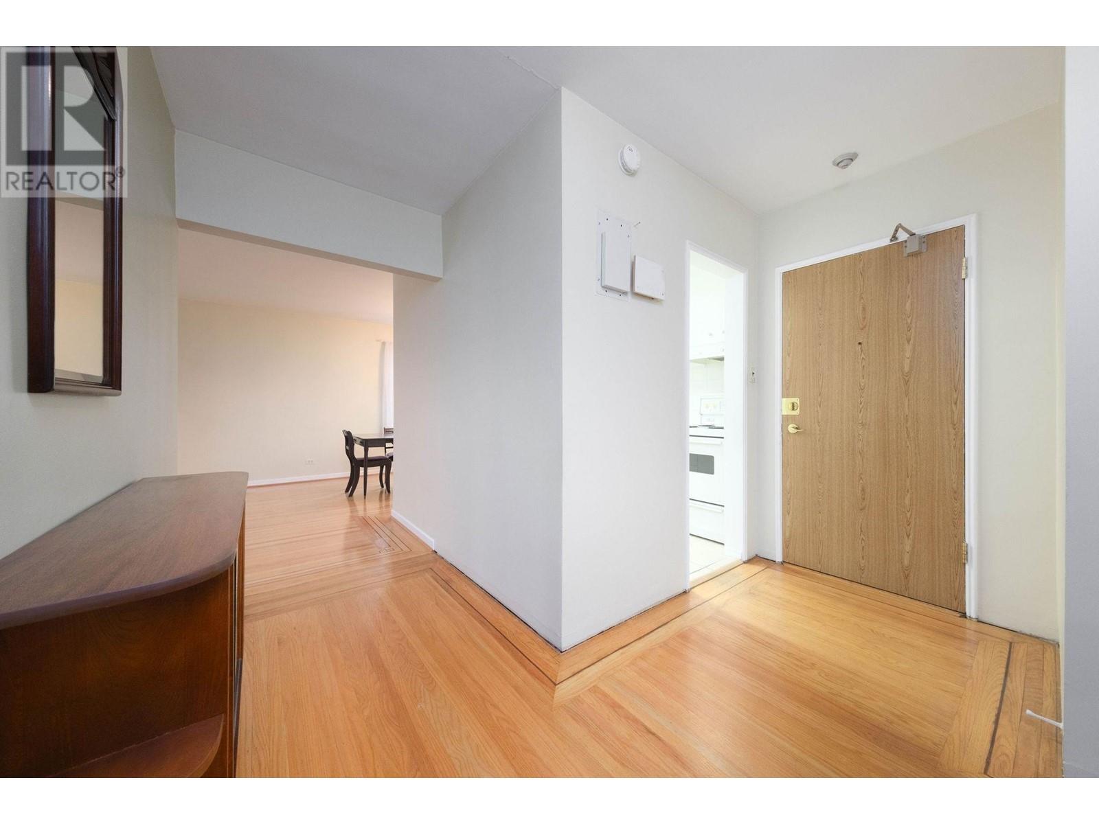 Listing Picture 3 of 19 : 203 1878 ROBSON STREET, Vancouver / 溫哥華 - 魯藝地產 Yvonne Lu Group - MLS Medallion Club Member