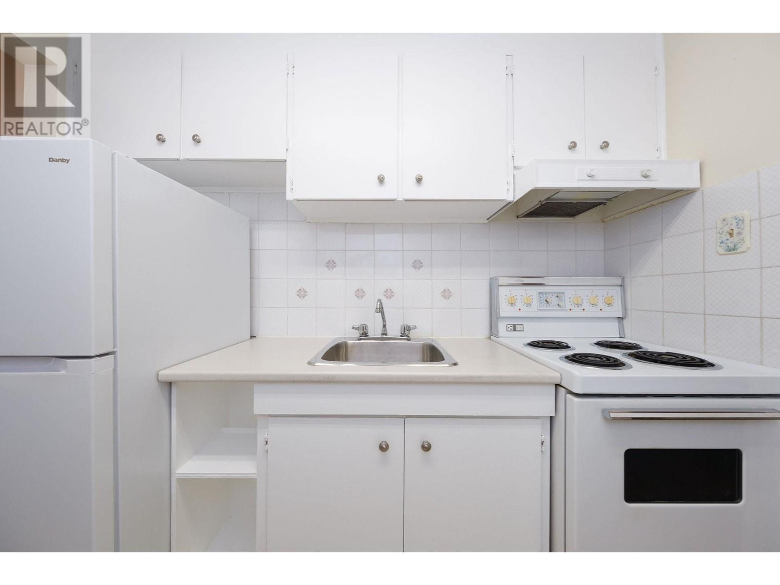 Listing Picture 5 of 19 : 203 1878 ROBSON STREET, Vancouver / 溫哥華 - 魯藝地產 Yvonne Lu Group - MLS Medallion Club Member