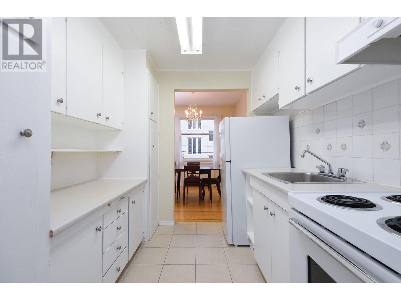 Listing Picture 6 of 19 : 203 1878 ROBSON STREET, Vancouver / 溫哥華 - 魯藝地產 Yvonne Lu Group - MLS Medallion Club Member