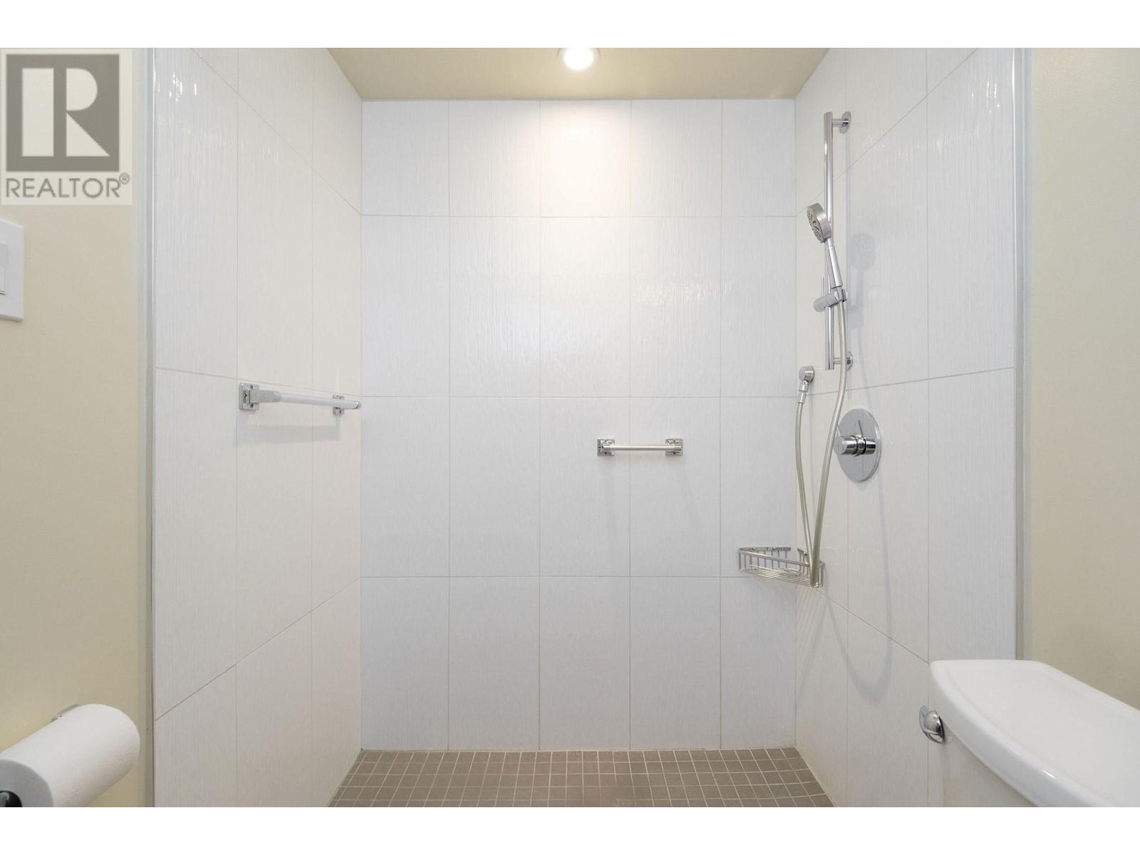 Listing Picture 8 of 19 : 203 1878 ROBSON STREET, Vancouver / 溫哥華 - 魯藝地產 Yvonne Lu Group - MLS Medallion Club Member