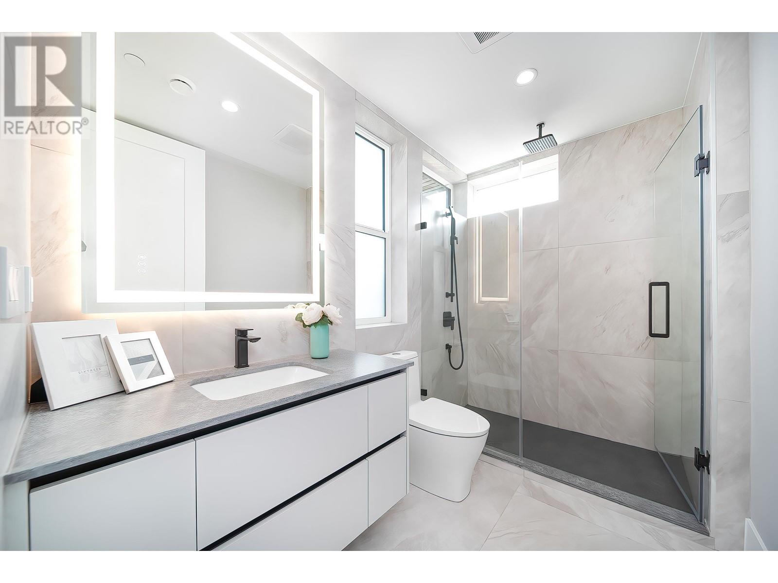 Listing Picture 21 of 37 : 3126 E 17TH AVENUE, Vancouver / 溫哥華 - 魯藝地產 Yvonne Lu Group - MLS Medallion Club Member