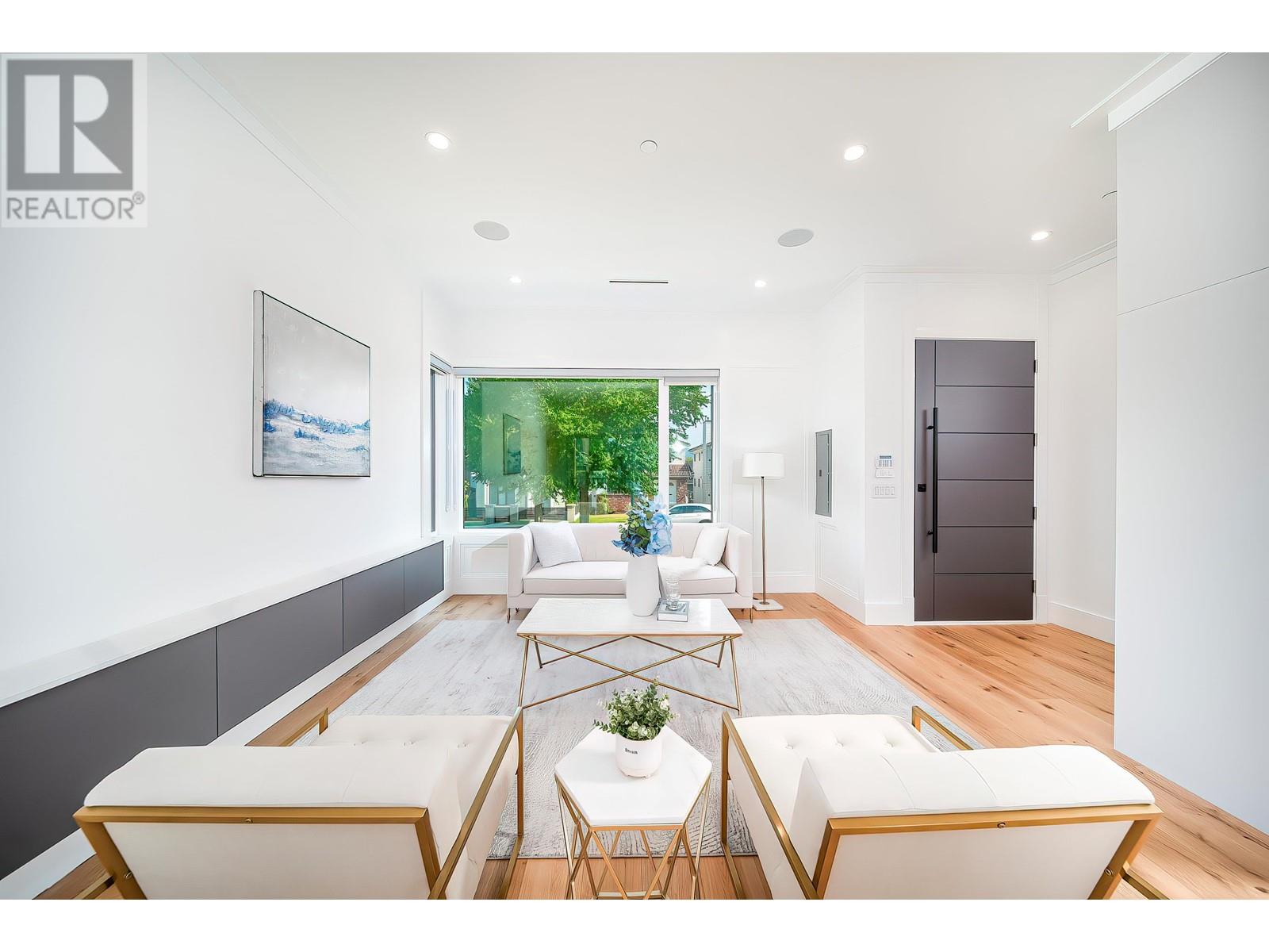 Listing Picture 9 of 37 : 3126 E 17TH AVENUE, Vancouver / 溫哥華 - 魯藝地產 Yvonne Lu Group - MLS Medallion Club Member