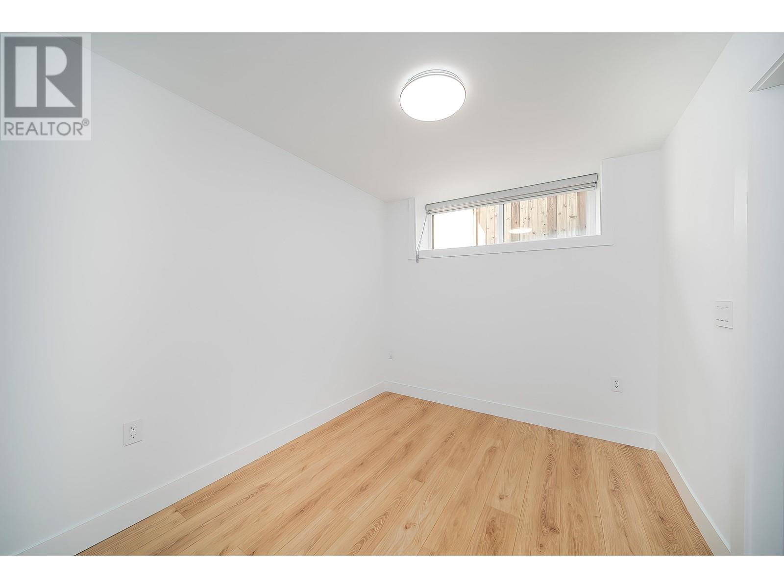 Listing Picture 29 of 37 : 3126 E 17TH AVENUE, Vancouver / 溫哥華 - 魯藝地產 Yvonne Lu Group - MLS Medallion Club Member