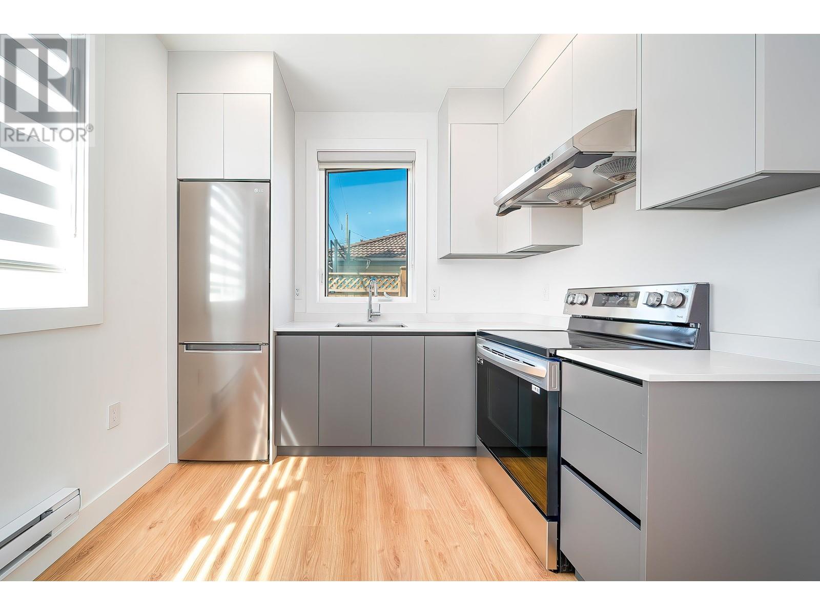 Listing Picture 31 of 37 : 3126 E 17TH AVENUE, Vancouver / 溫哥華 - 魯藝地產 Yvonne Lu Group - MLS Medallion Club Member