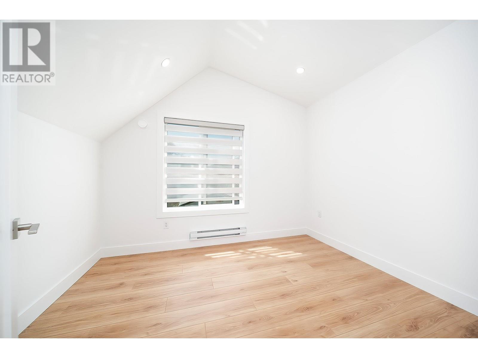 Listing Picture 34 of 37 : 3126 E 17TH AVENUE, Vancouver / 溫哥華 - 魯藝地產 Yvonne Lu Group - MLS Medallion Club Member