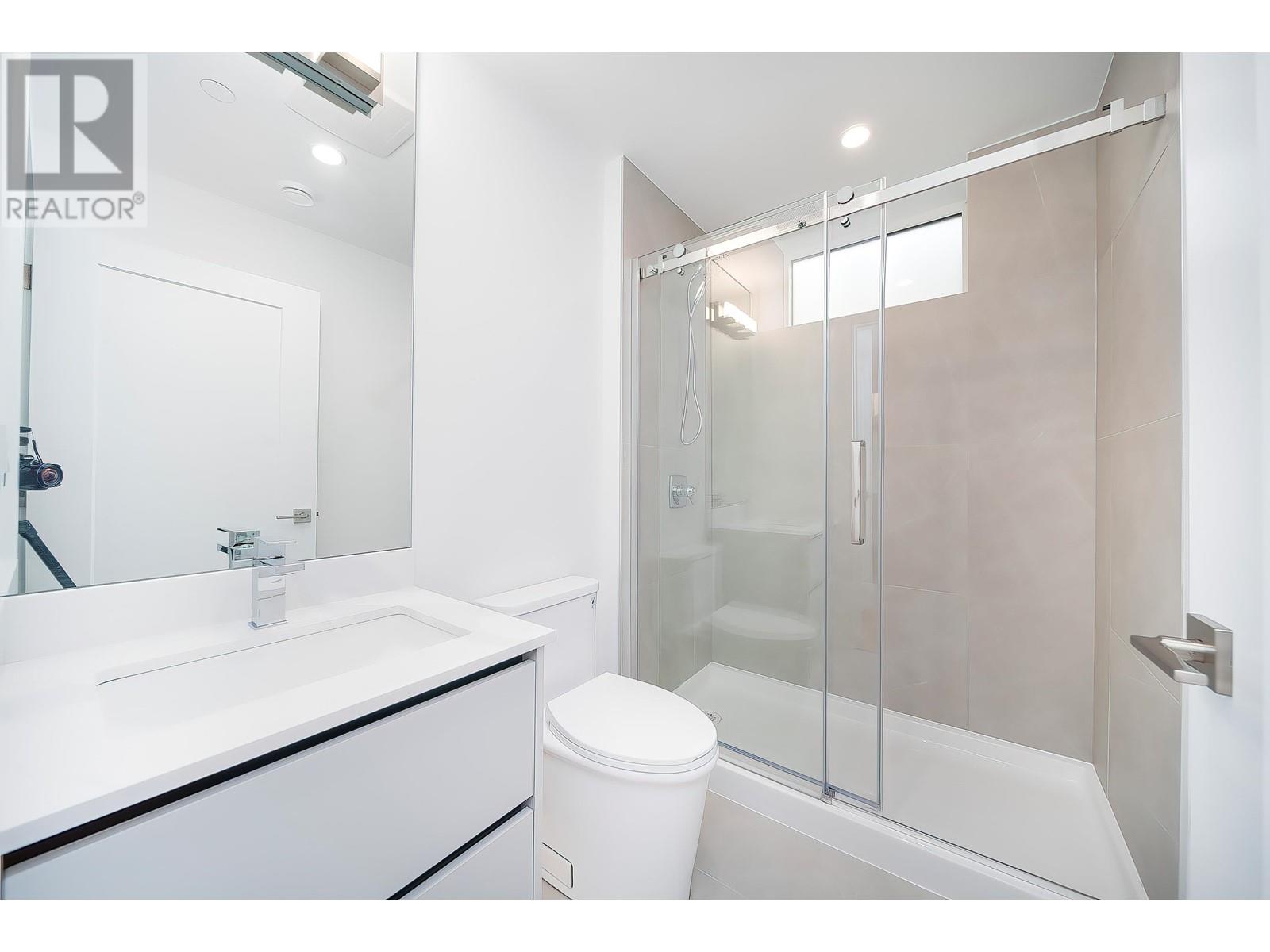 Listing Picture 30 of 37 : 3126 E 17TH AVENUE, Vancouver / 溫哥華 - 魯藝地產 Yvonne Lu Group - MLS Medallion Club Member