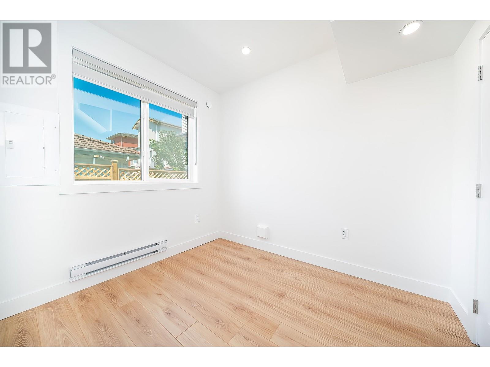 Listing Picture 33 of 37 : 3126 E 17TH AVENUE, Vancouver / 溫哥華 - 魯藝地產 Yvonne Lu Group - MLS Medallion Club Member