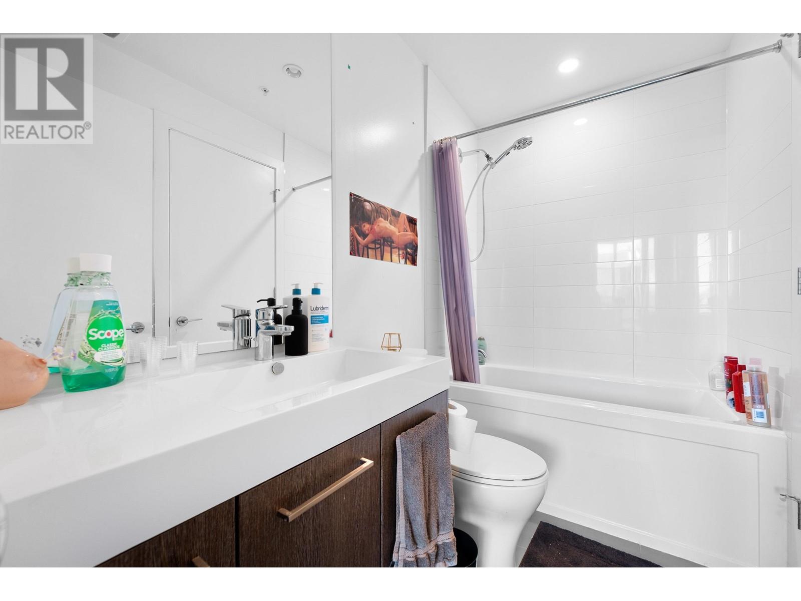 Listing Picture 18 of 30 : 1503 9060 UNIVERSITY CRESCENT, Burnaby / 本拿比 - 魯藝地產 Yvonne Lu Group - MLS Medallion Club Member