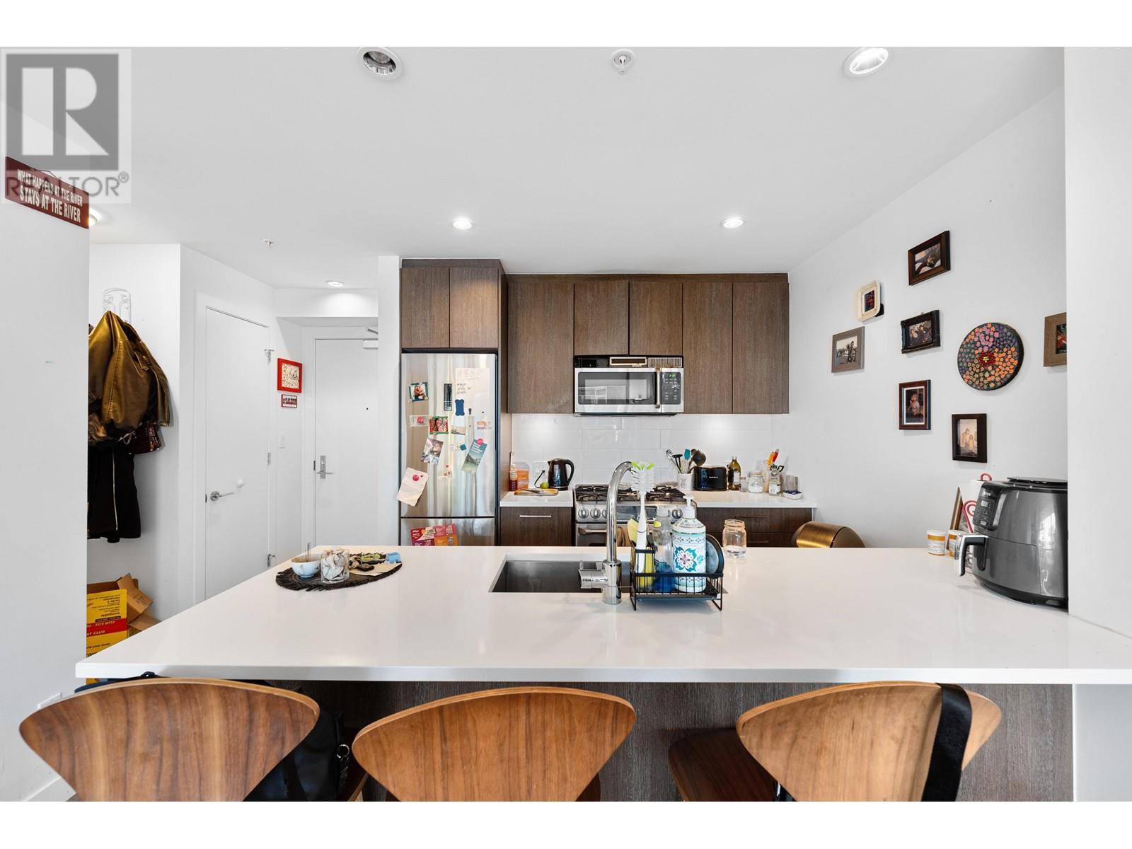 Listing Picture 4 of 30 : 1503 9060 UNIVERSITY CRESCENT, Burnaby / 本拿比 - 魯藝地產 Yvonne Lu Group - MLS Medallion Club Member