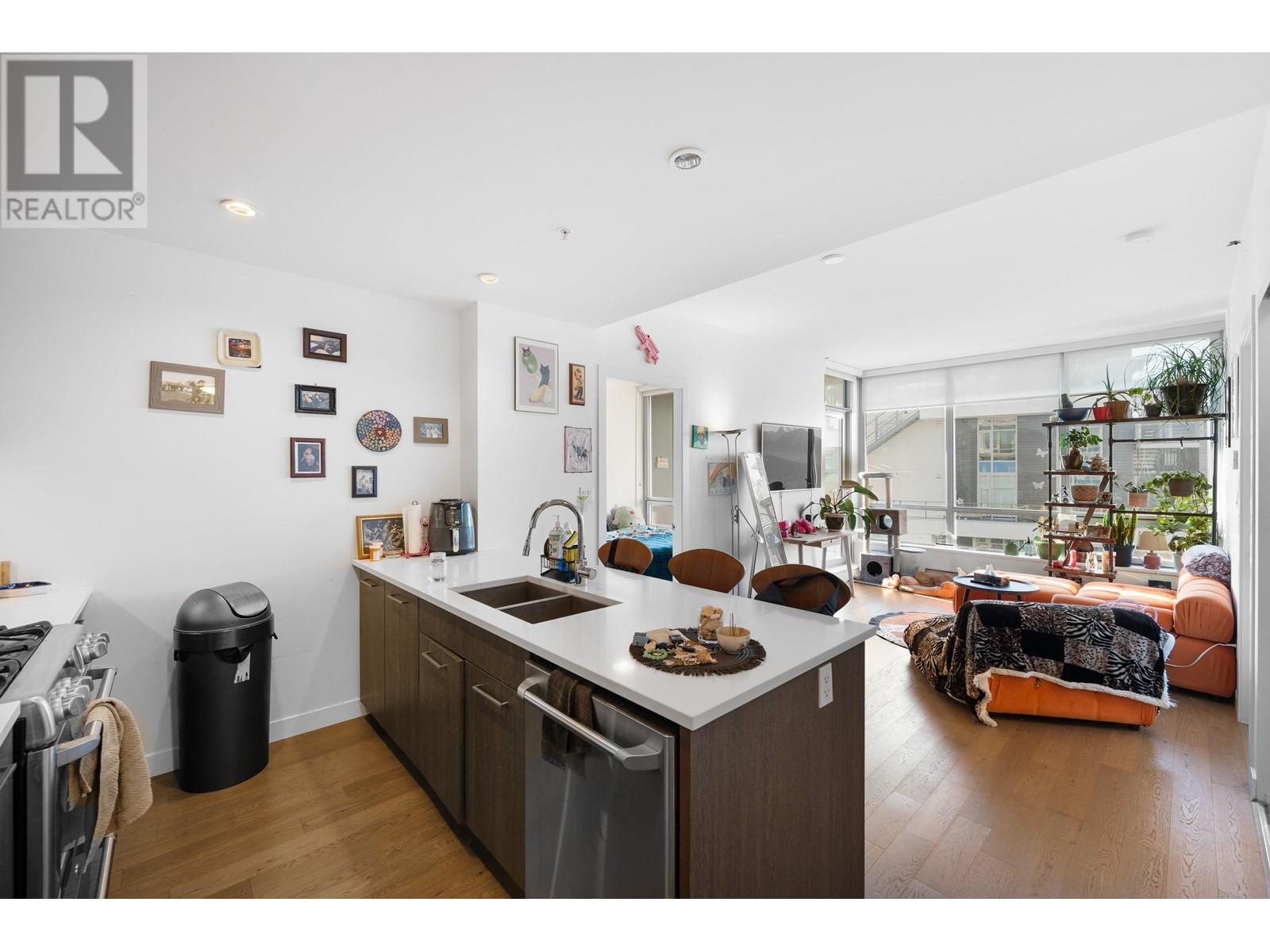 Listing Picture 5 of 30 : 1503 9060 UNIVERSITY CRESCENT, Burnaby / 本拿比 - 魯藝地產 Yvonne Lu Group - MLS Medallion Club Member