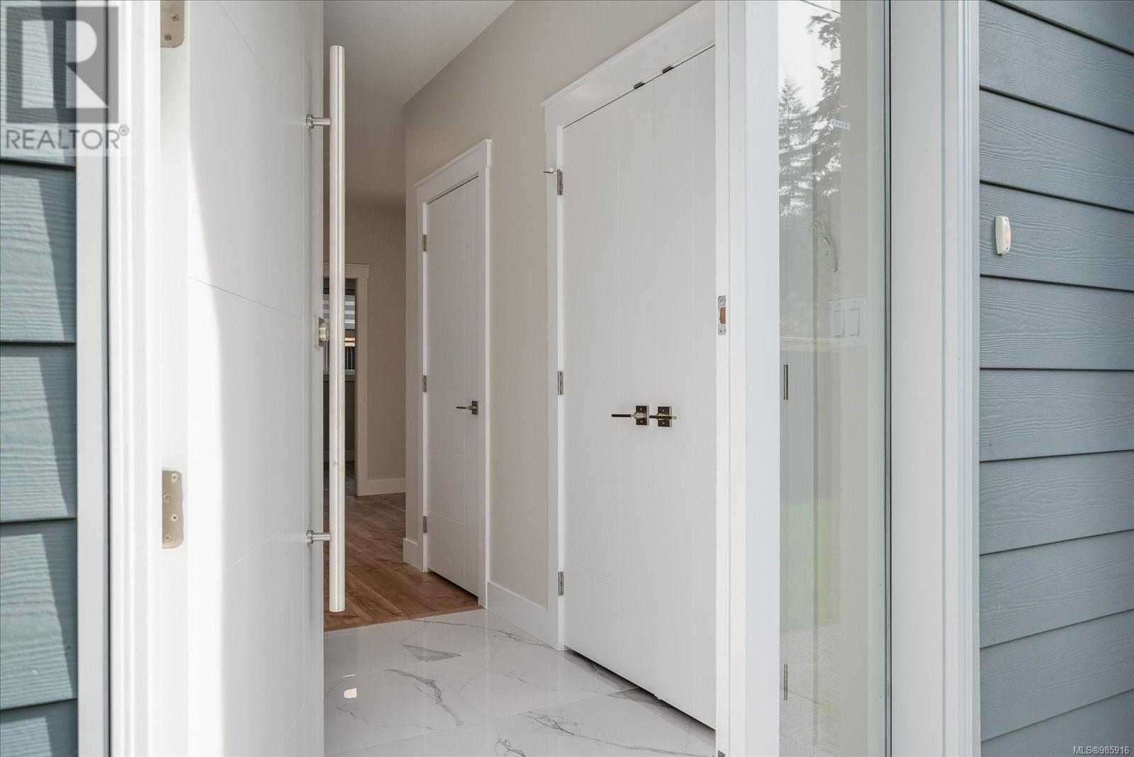 Property at 207 Dunbar Way image 4