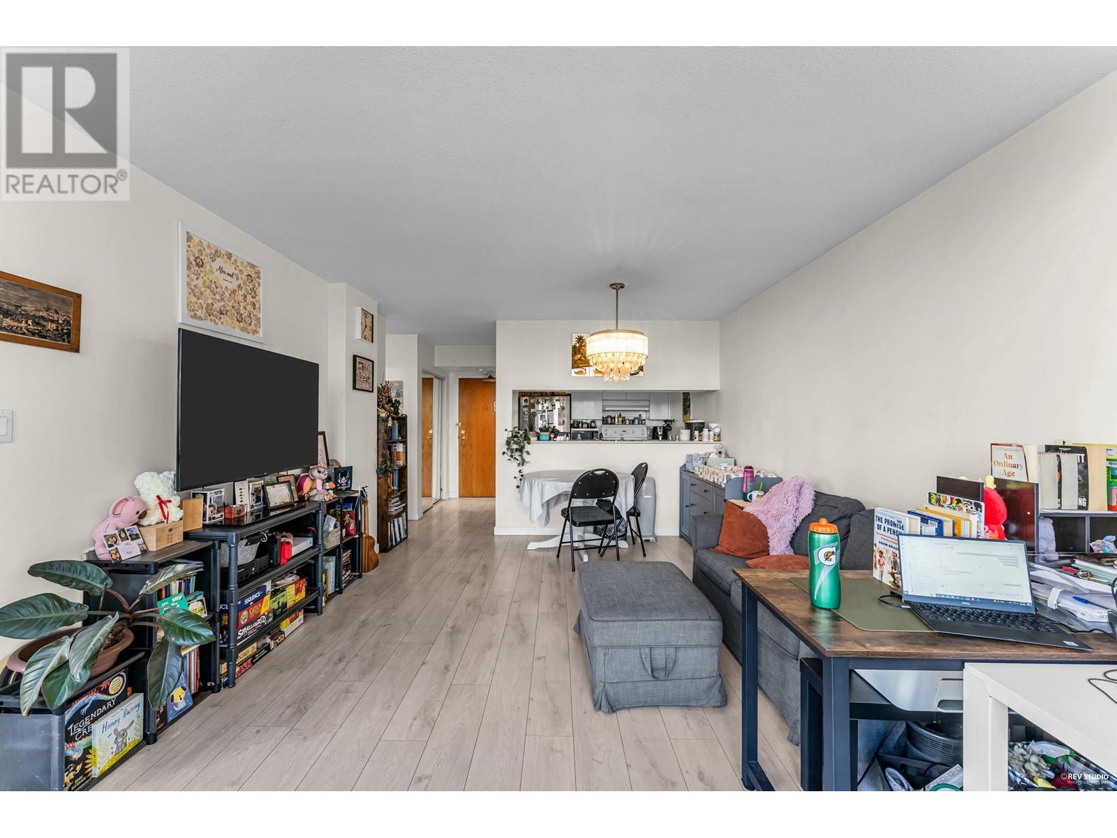 Listing Picture 14 of 33 : 1103 9633 MANCHESTER DRIVE, Burnaby / 本拿比 - 魯藝地產 Yvonne Lu Group - MLS Medallion Club Member