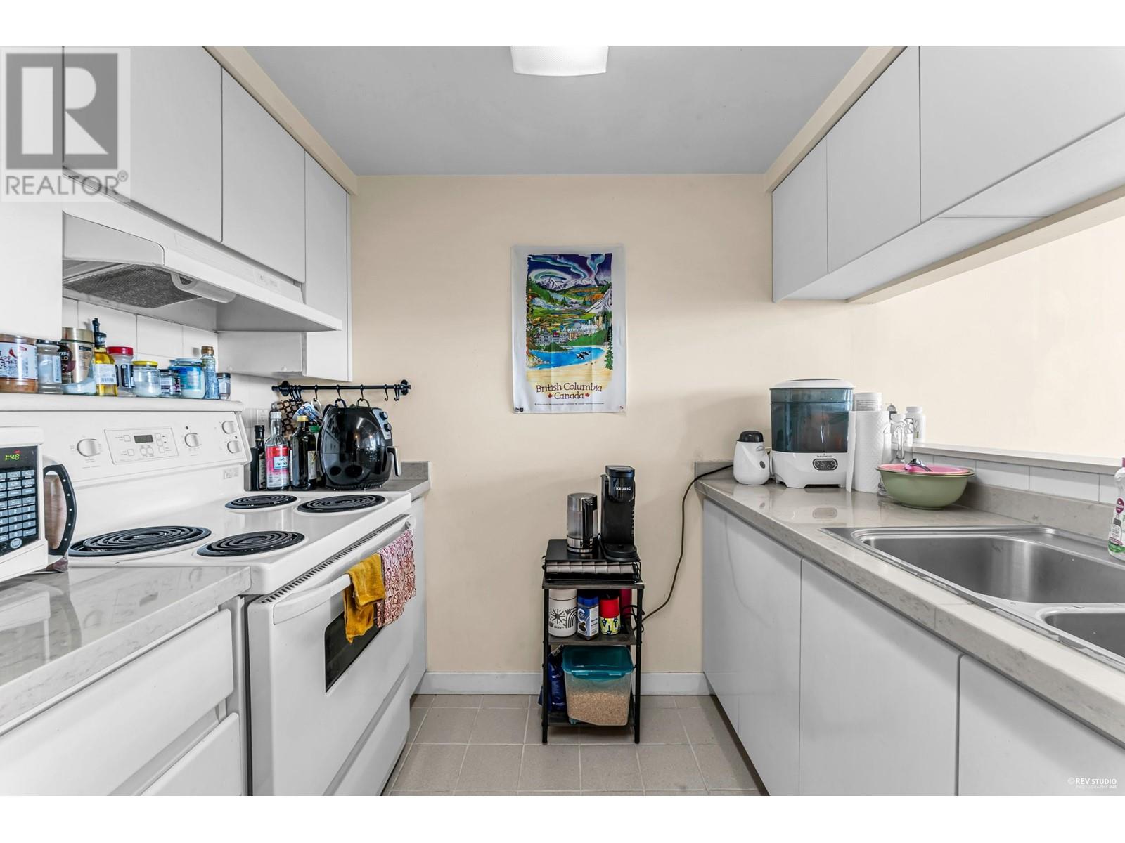 Listing Picture 8 of 33 : 1103 9633 MANCHESTER DRIVE, Burnaby / 本拿比 - 魯藝地產 Yvonne Lu Group - MLS Medallion Club Member