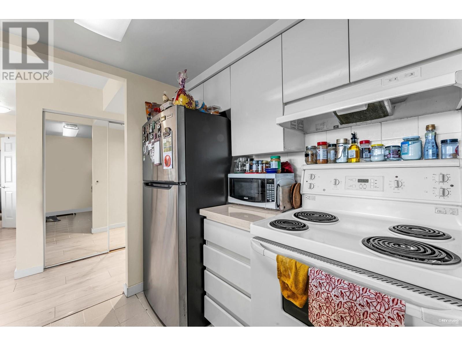 Listing Picture 10 of 33 : 1103 9633 MANCHESTER DRIVE, Burnaby / 本拿比 - 魯藝地產 Yvonne Lu Group - MLS Medallion Club Member