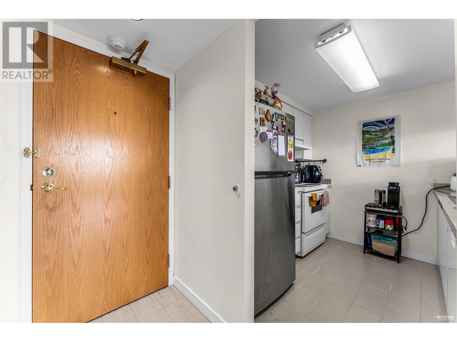 Listing Picture 17 of 33 : 1103 9633 MANCHESTER DRIVE, Burnaby / 本拿比 - 魯藝地產 Yvonne Lu Group - MLS Medallion Club Member