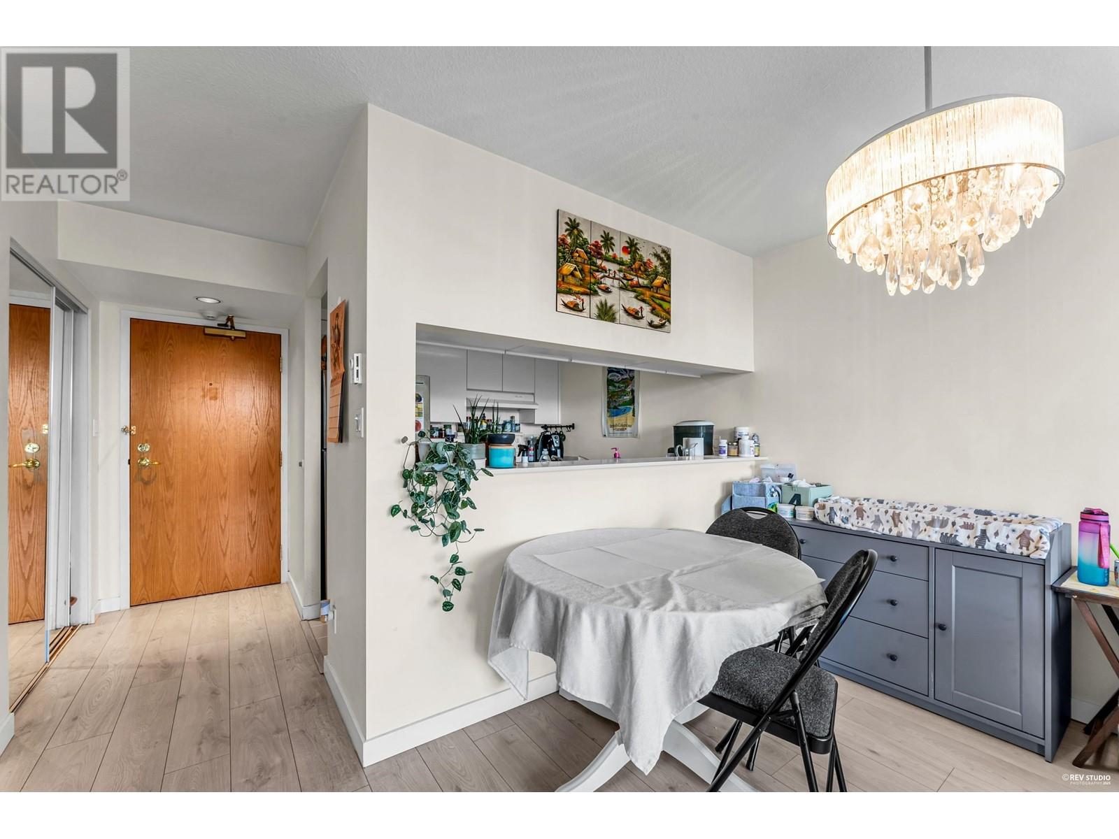 Listing Picture 12 of 33 : 1103 9633 MANCHESTER DRIVE, Burnaby / 本拿比 - 魯藝地產 Yvonne Lu Group - MLS Medallion Club Member