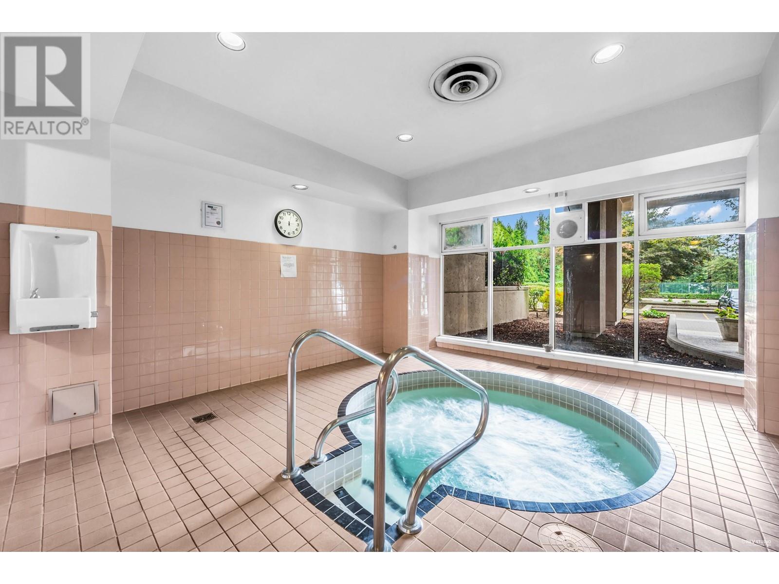 Listing Picture 31 of 33 : 1103 9633 MANCHESTER DRIVE, Burnaby / 本拿比 - 魯藝地產 Yvonne Lu Group - MLS Medallion Club Member