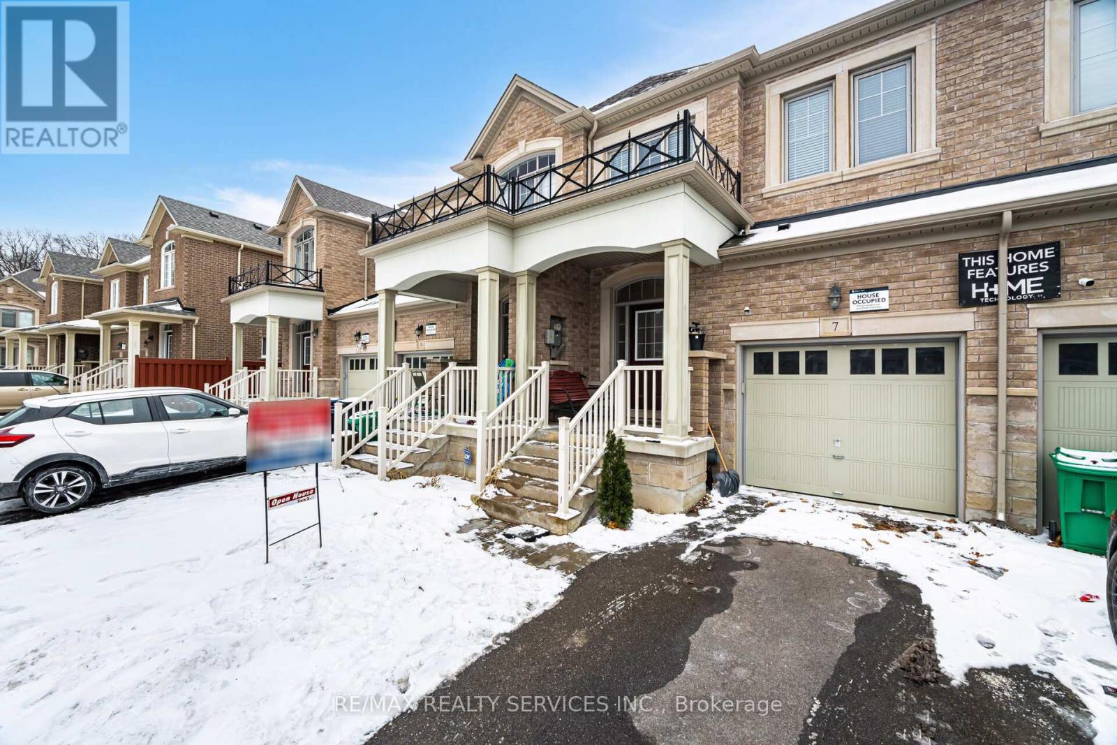 7 Lady Evelyn Crescent, Brampton, Ontario  L6Y 6C7 - Photo 3 - W11946562