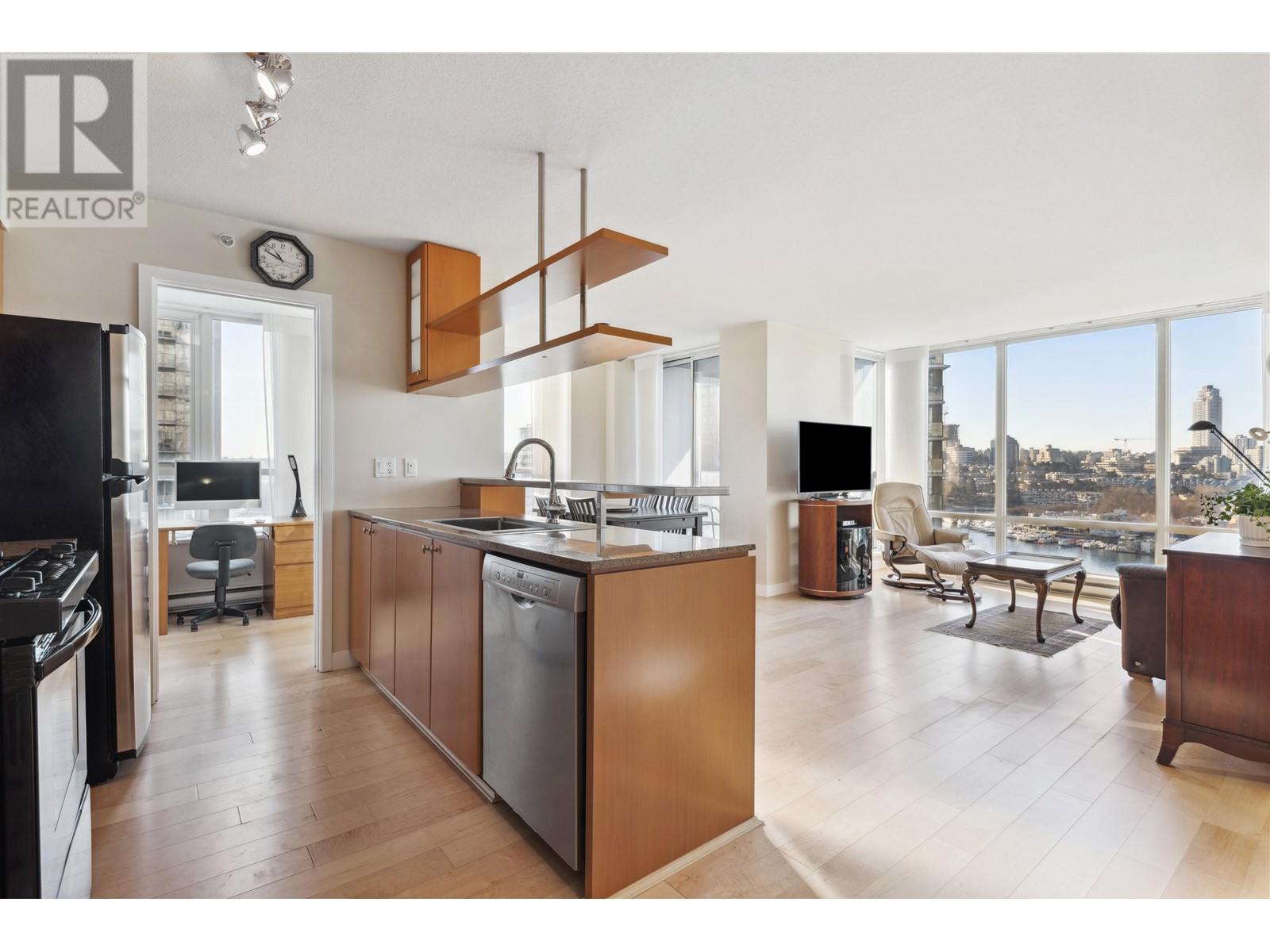 Listing Picture 2 of 26 : 1502 1438 RICHARDS STREET, Vancouver / 溫哥華 - 魯藝地產 Yvonne Lu Group - MLS Medallion Club Member