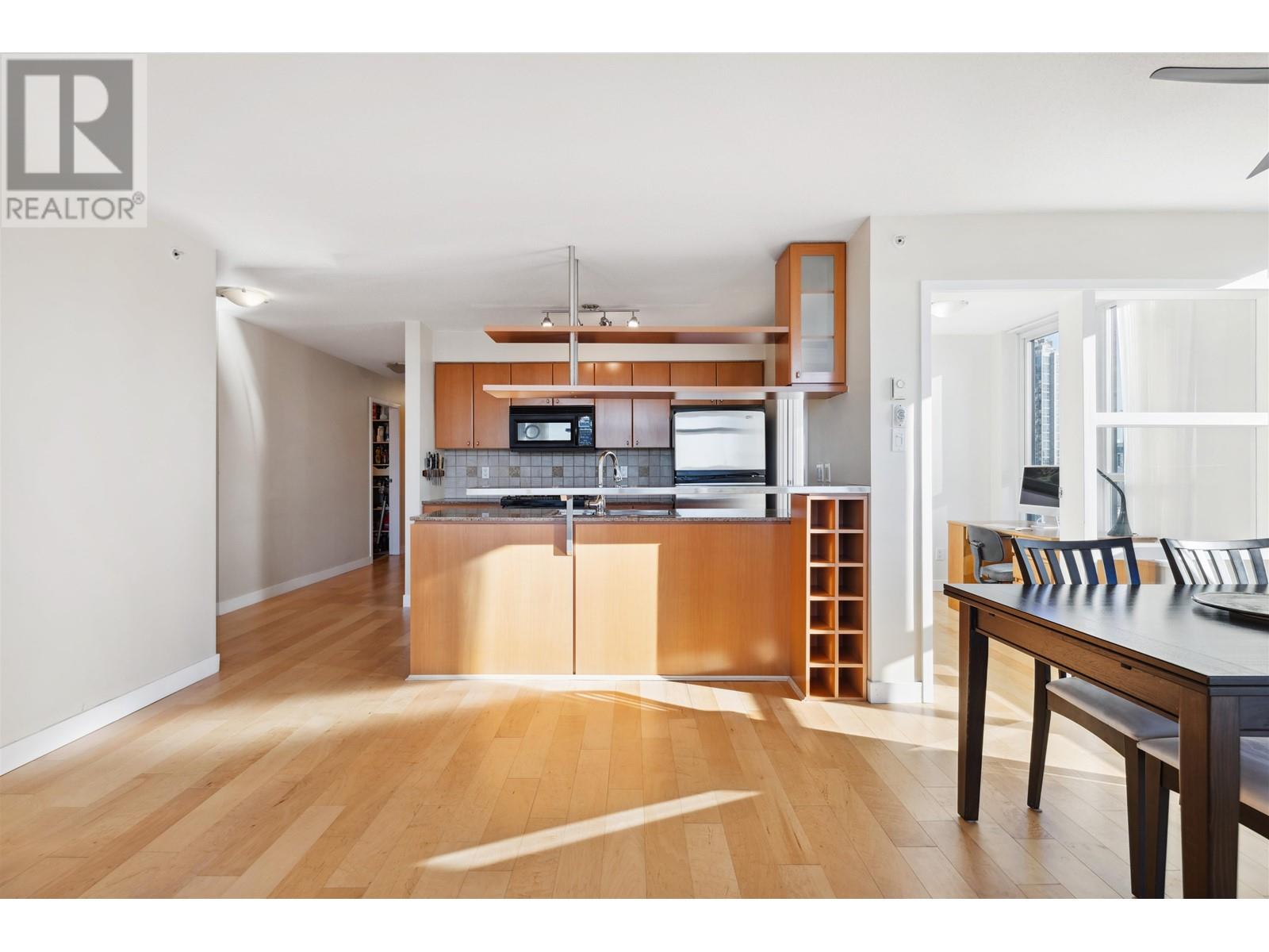 Listing Picture 6 of 26 : 1502 1438 RICHARDS STREET, Vancouver / 溫哥華 - 魯藝地產 Yvonne Lu Group - MLS Medallion Club Member