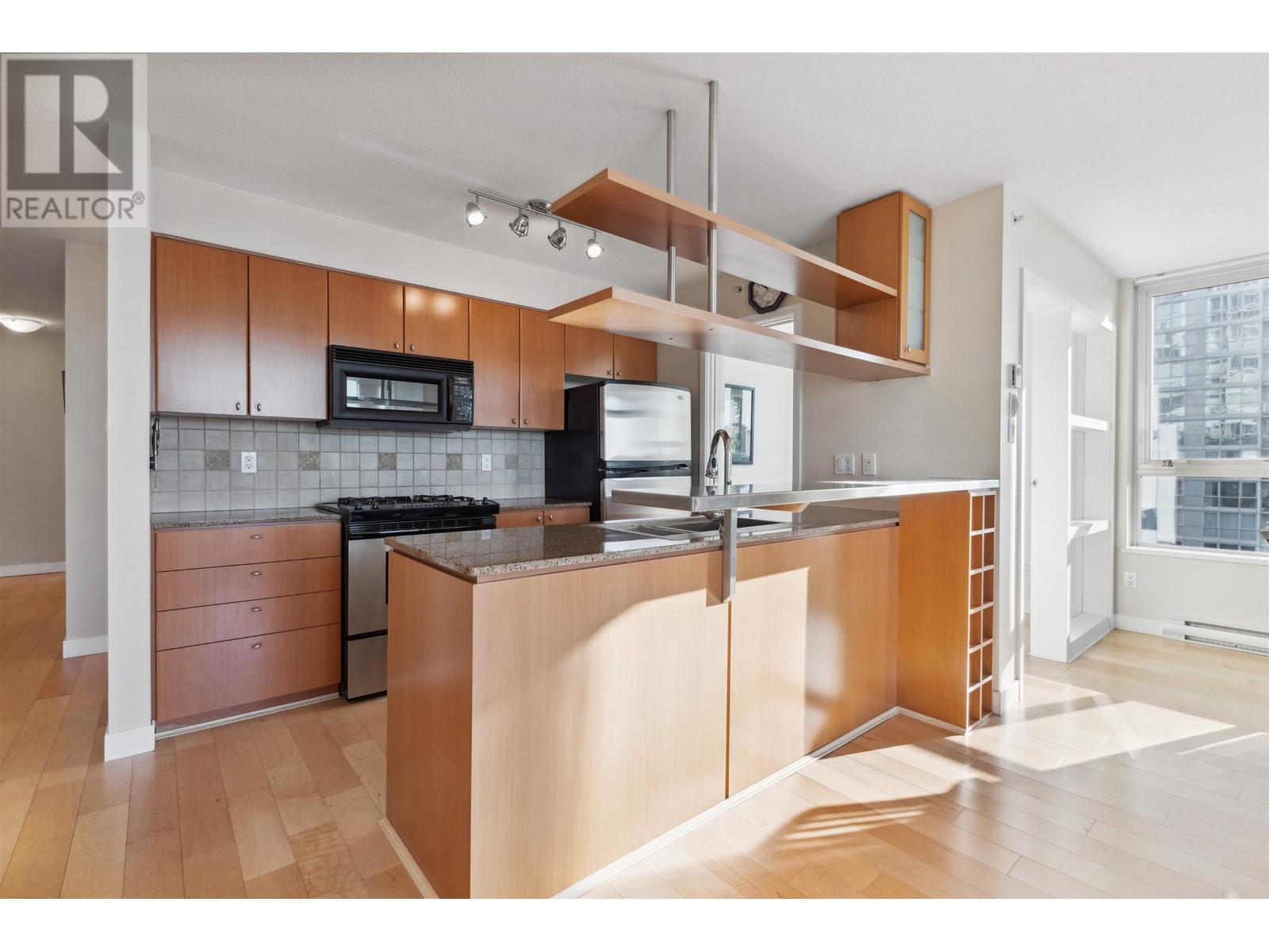 Listing Picture 3 of 26 : 1502 1438 RICHARDS STREET, Vancouver / 溫哥華 - 魯藝地產 Yvonne Lu Group - MLS Medallion Club Member