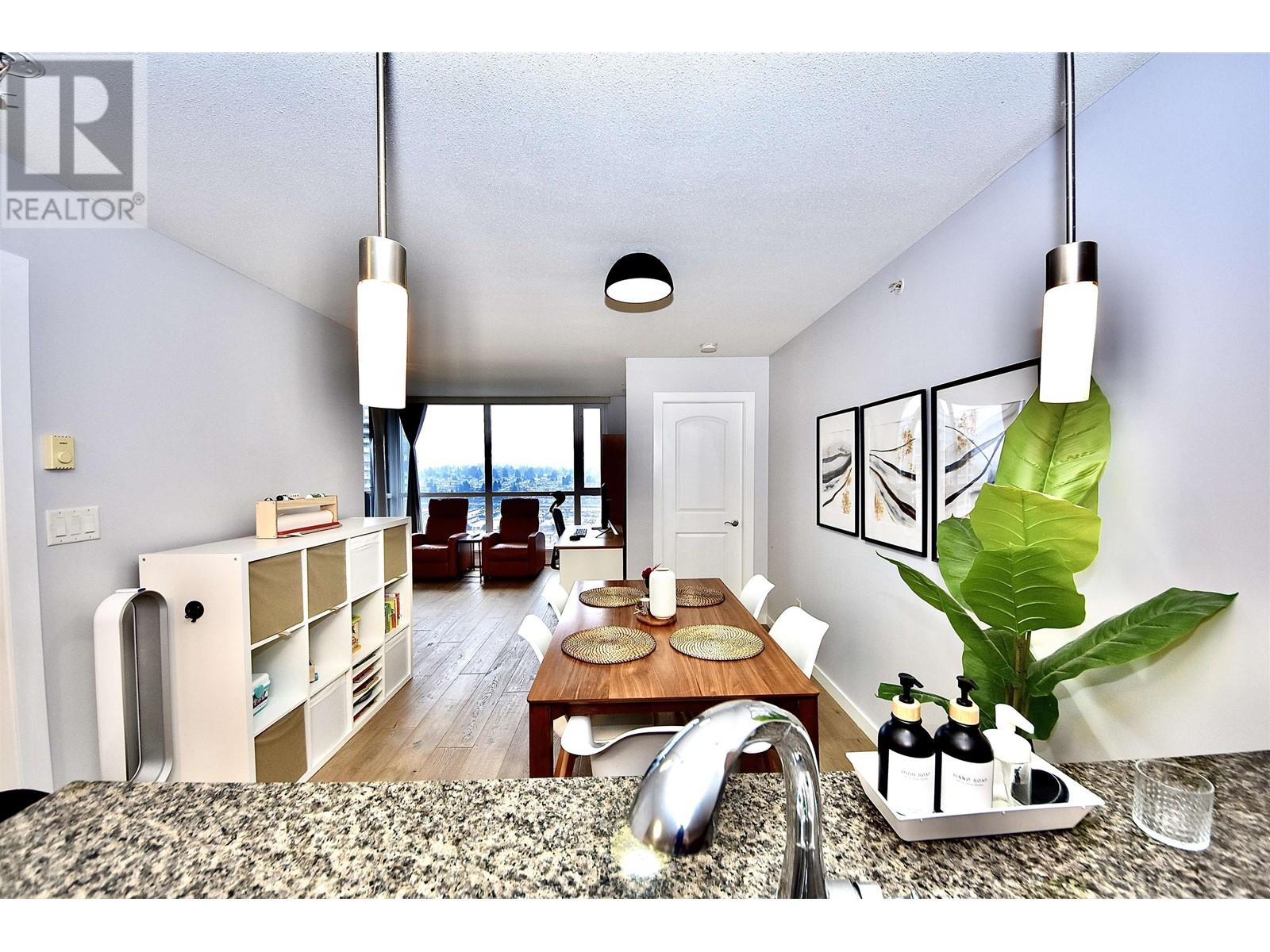 Listing Picture 9 of 28 : 2008 4888 BRENTWOOD DRIVE, Burnaby / 本拿比 - 魯藝地產 Yvonne Lu Group - MLS Medallion Club Member
